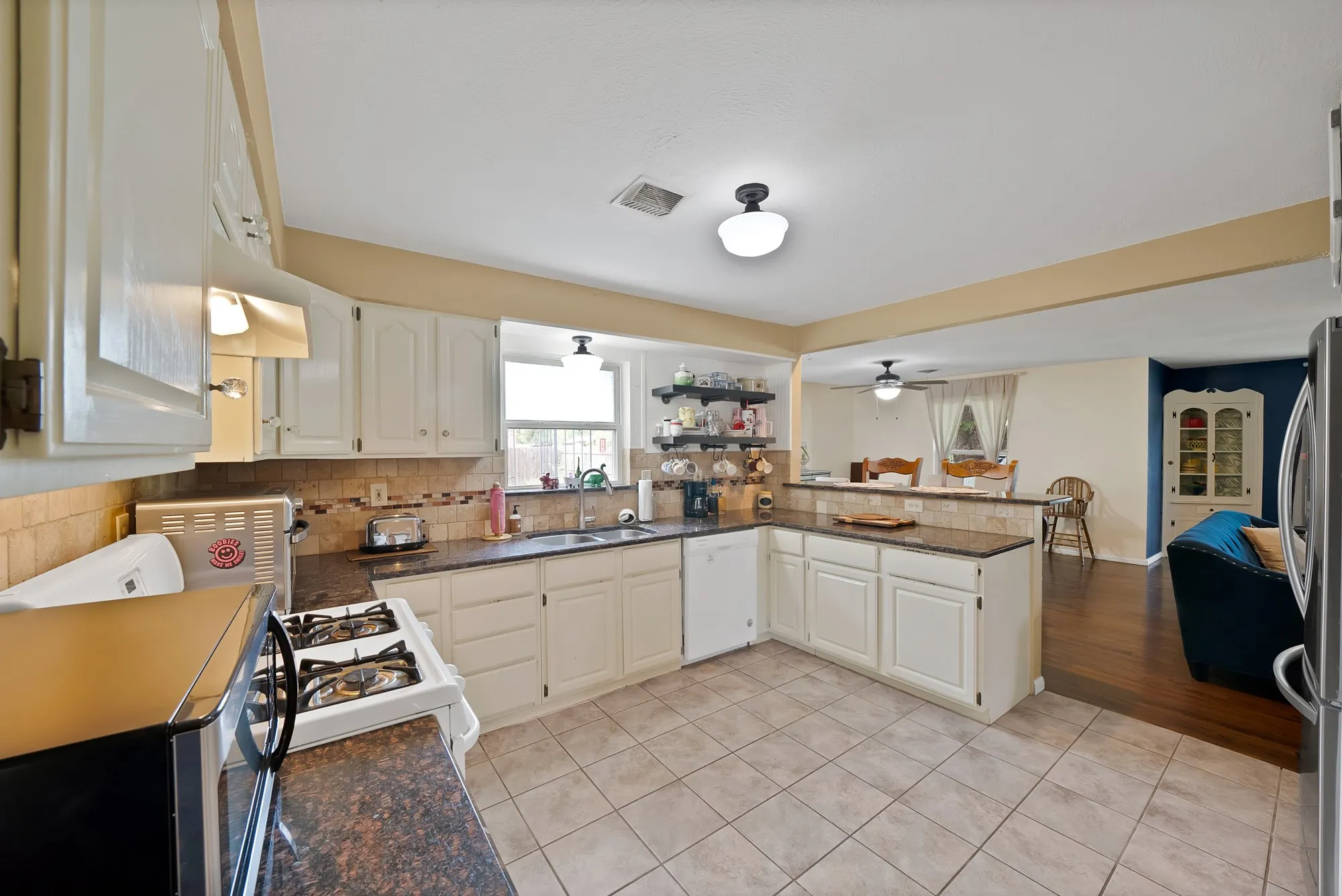 Single Family Residence For Sale in Tarrant County , 7112 Turner Terrace, North Richland Hills, Texas 76180, 3 Bedroom, 2 Bathroom, 1 Garage spaces, 2,534 Sqft, built in 1952, mls#21402802, Real Estate Agent in North Richland Hills, Homes For Sale in Tarrant county, Homes For Sale in North Richland Hills, Realtor in North Richland Hills Texas, Real Estate Brokerage Independent Realty Texas, Luminita Cordes Realtor