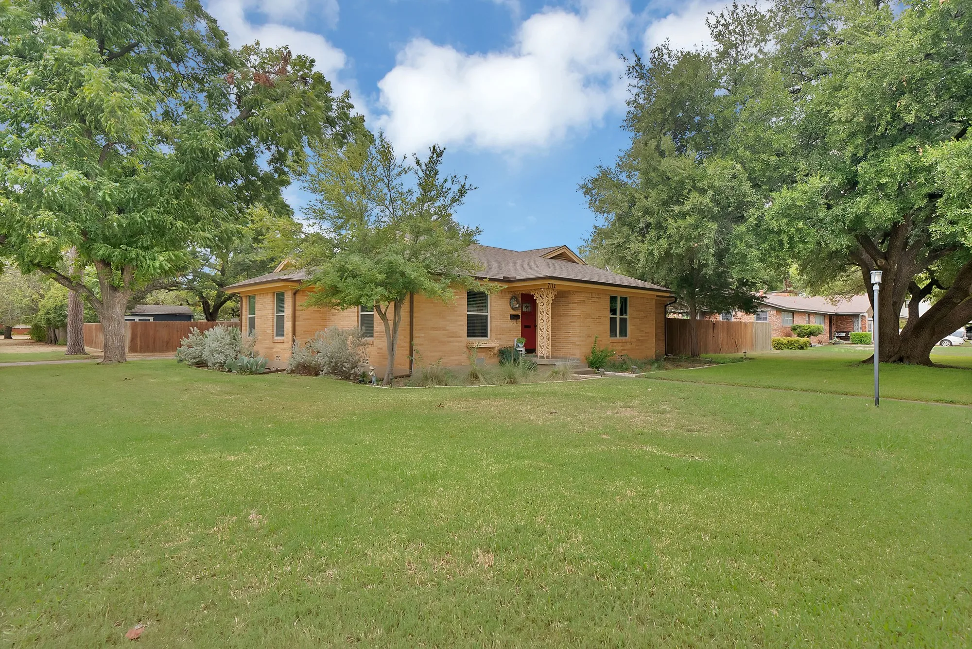 Single Family Residence For Sale in Tarrant County , 7112 Turner Terrace, North Richland Hills, Texas 76180, 3 Bedroom, 2 Bathroom, 1 Garage spaces, 2,534 Sqft, built in 1952, mls#21402802, Real Estate Agent in North Richland Hills, Homes For Sale in Tarrant county, Homes For Sale in North Richland Hills, Realtor in North Richland Hills Texas, Real Estate Brokerage Independent Realty Texas, Luminita Cordes Realtor