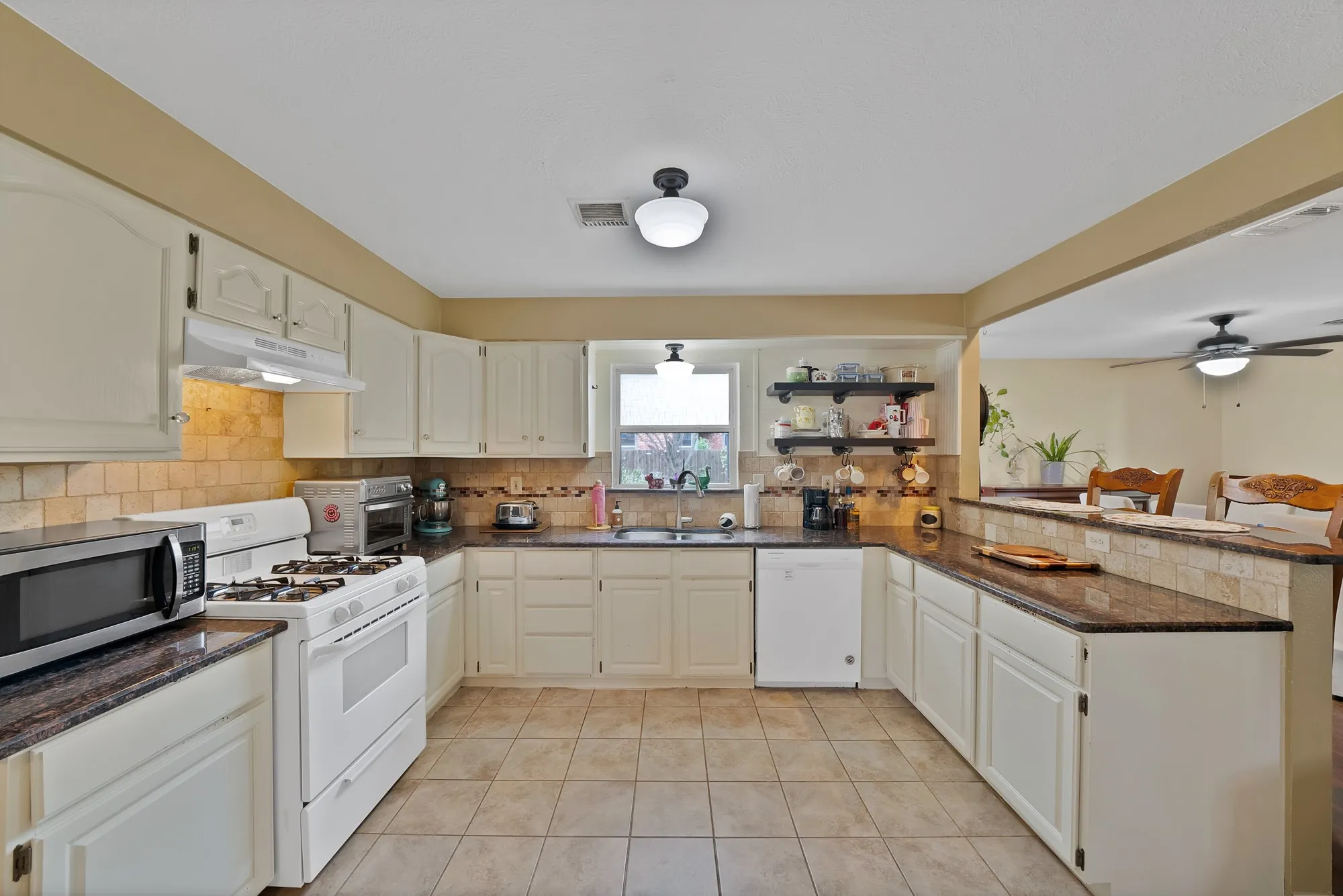 Single Family Residence For Sale in Tarrant County , 7112 Turner Terrace, North Richland Hills, Texas 76180, 3 Bedroom, 2 Bathroom, 1 Garage spaces, 2,534 Sqft, built in 1952, mls#21402802, Real Estate Agent in North Richland Hills, Homes For Sale in Tarrant county, Homes For Sale in North Richland Hills, Realtor in North Richland Hills Texas, Real Estate Brokerage Independent Realty Texas, Luminita Cordes Realtor