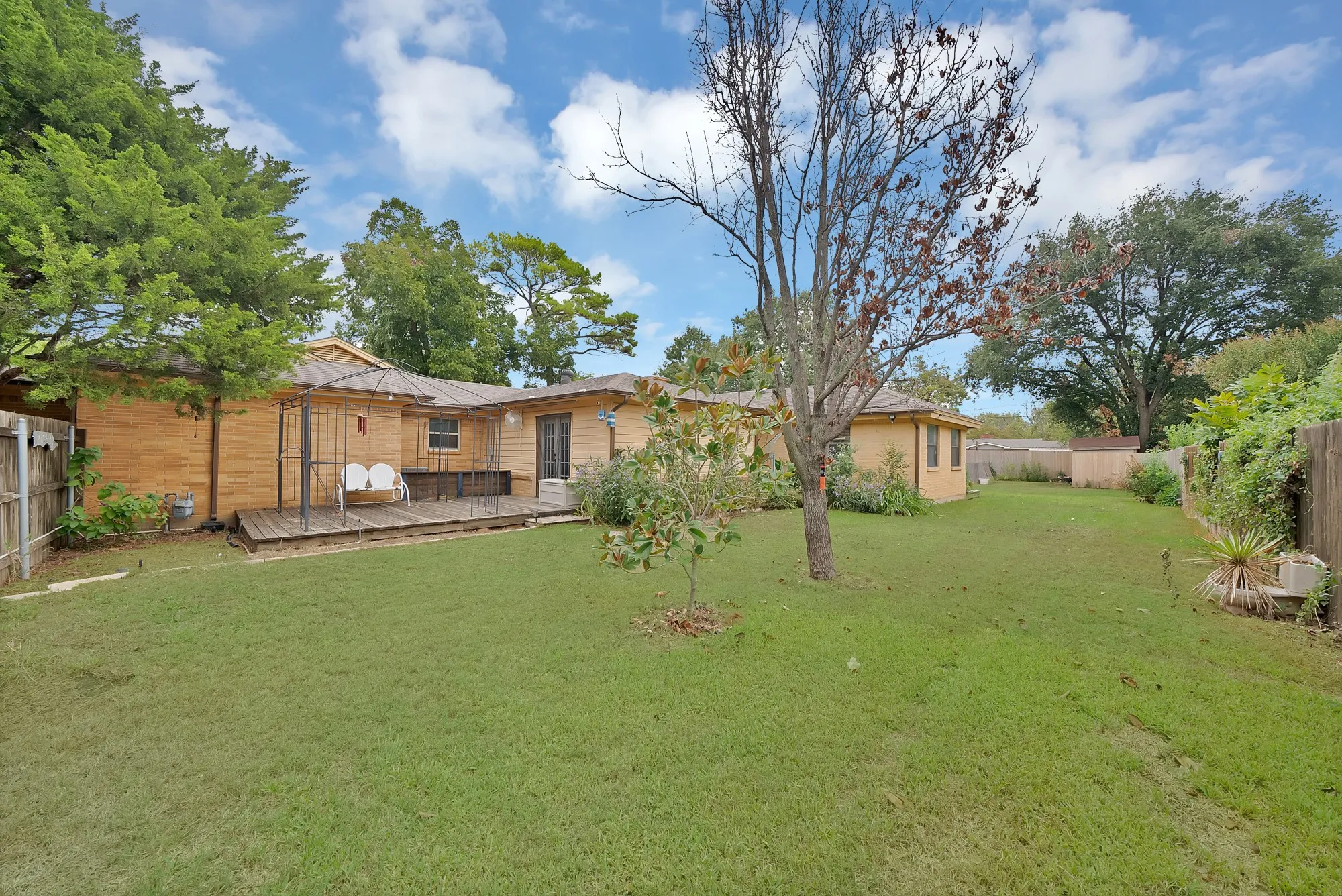 Single Family Residence For Sale in Tarrant County , 7112 Turner Terrace, North Richland Hills, Texas 76180, 3 Bedroom, 2 Bathroom, 1 Garage spaces, 2,534 Sqft, built in 1952, mls#21402802, Real Estate Agent in North Richland Hills, Homes For Sale in Tarrant county, Homes For Sale in North Richland Hills, Realtor in North Richland Hills Texas, Real Estate Brokerage Independent Realty Texas, Luminita Cordes Realtor