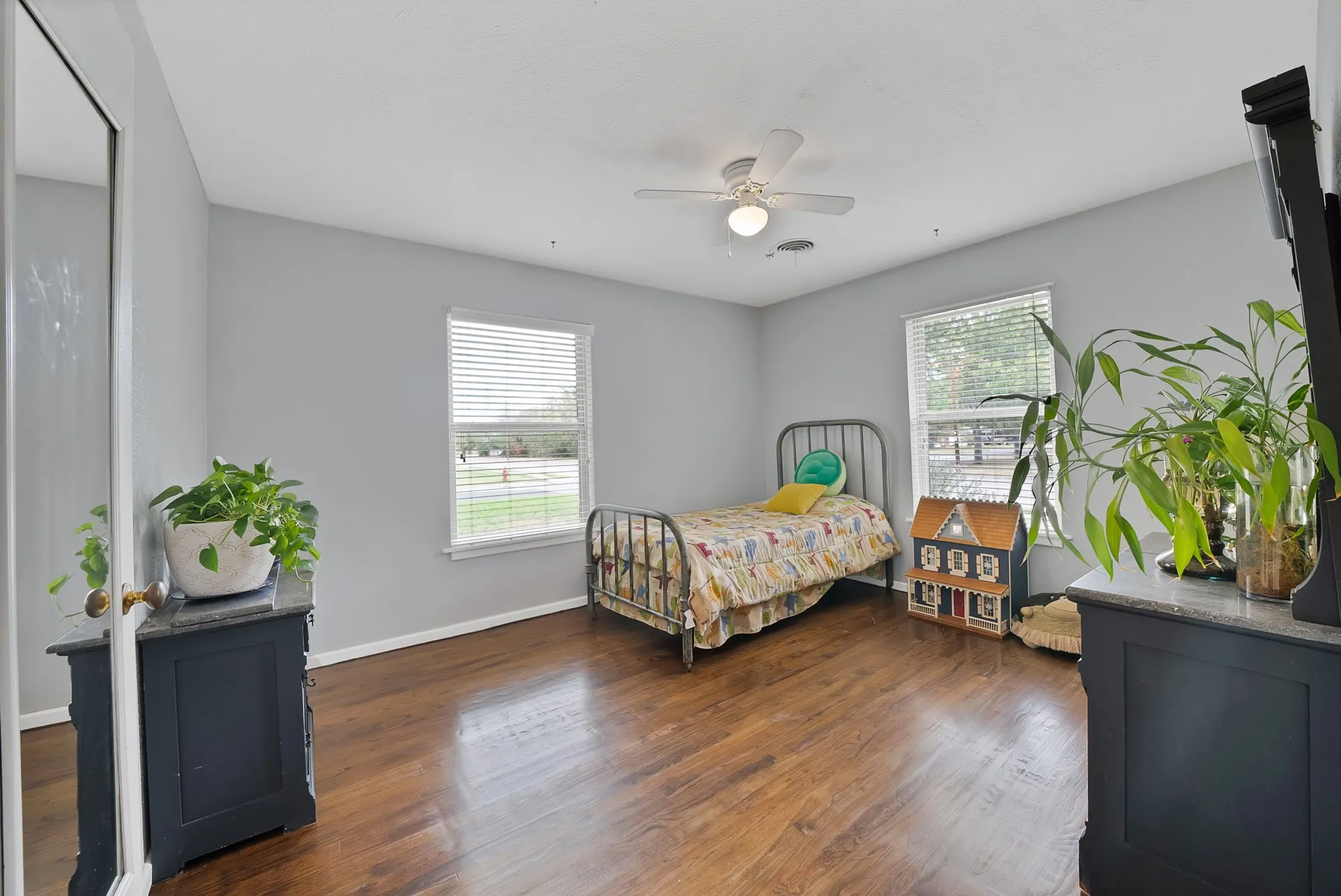 Single Family Residence For Sale in Tarrant County , 7112 Turner Terrace, North Richland Hills, Texas 76180, 3 Bedroom, 2 Bathroom, 1 Garage spaces, 2,534 Sqft, built in 1952, mls#21402802, Real Estate Agent in North Richland Hills, Homes For Sale in Tarrant county, Homes For Sale in North Richland Hills, Realtor in North Richland Hills Texas, Real Estate Brokerage Independent Realty Texas, Luminita Cordes Realtor