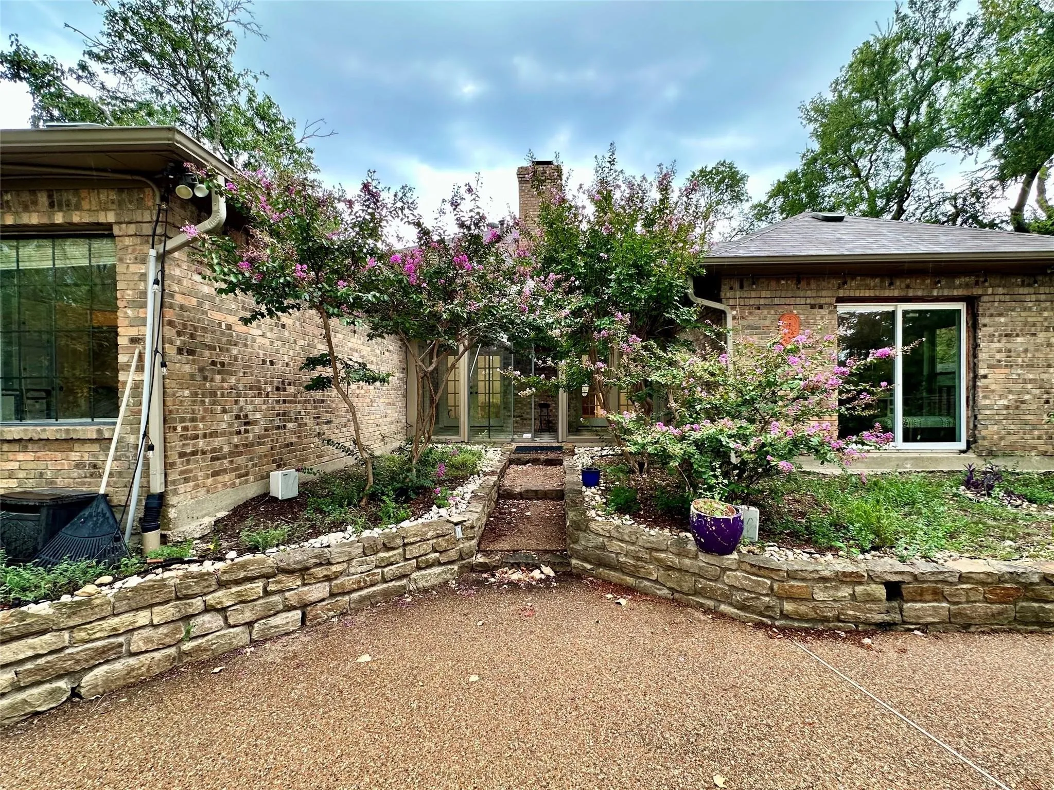 Single Family Residence For Sale in Denton County , 2909 Gainesborough Drive, Dallas, Texas 75287, 4 Bedroom, 3 Bathroom, 2 Garage spaces, 2,656 Sqft, built in 1984, mls#21402844, Real Estate Agent in Dallas, Homes For Sale in Denton county, Homes For Sale in Dallas, Realtor in Dallas Texas, Real Estate Brokerage Independent Realty Texas, Luminita Cordes Realtor