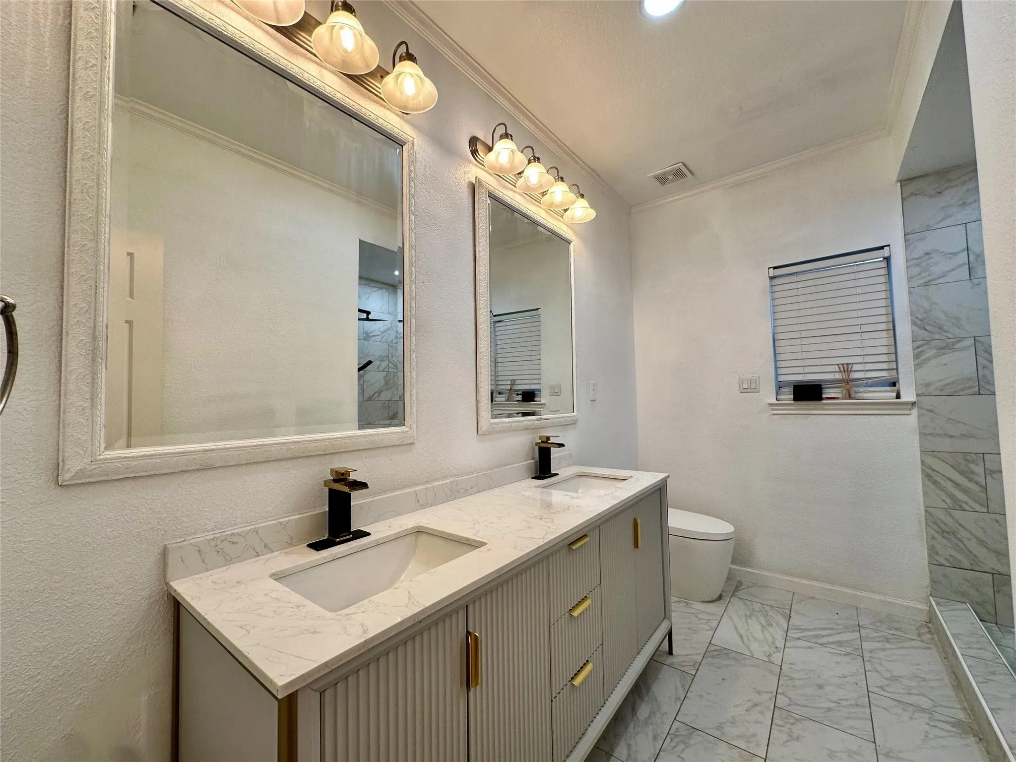 Single Family Residence For Sale in Denton County , 2909 Gainesborough Drive, Dallas, Texas 75287, 4 Bedroom, 3 Bathroom, 2 Garage spaces, 2,656 Sqft, built in 1984, mls#21402844, Real Estate Agent in Dallas, Homes For Sale in Denton county, Homes For Sale in Dallas, Realtor in Dallas Texas, Real Estate Brokerage Independent Realty Texas, Luminita Cordes Realtor