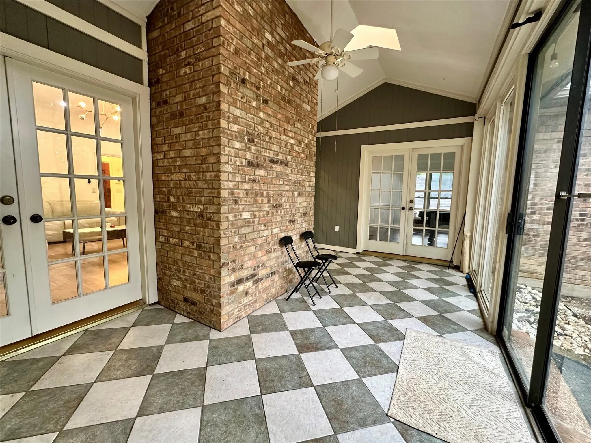 Single Family Residence For Sale in Denton County , 2909 Gainesborough Drive, Dallas, Texas 75287, 4 Bedroom, 3 Bathroom, 2 Garage spaces, 2,656 Sqft, built in 1984, mls#21402844, Real Estate Agent in Dallas, Homes For Sale in Denton county, Homes For Sale in Dallas, Realtor in Dallas Texas, Real Estate Brokerage Independent Realty Texas, Luminita Cordes Realtor