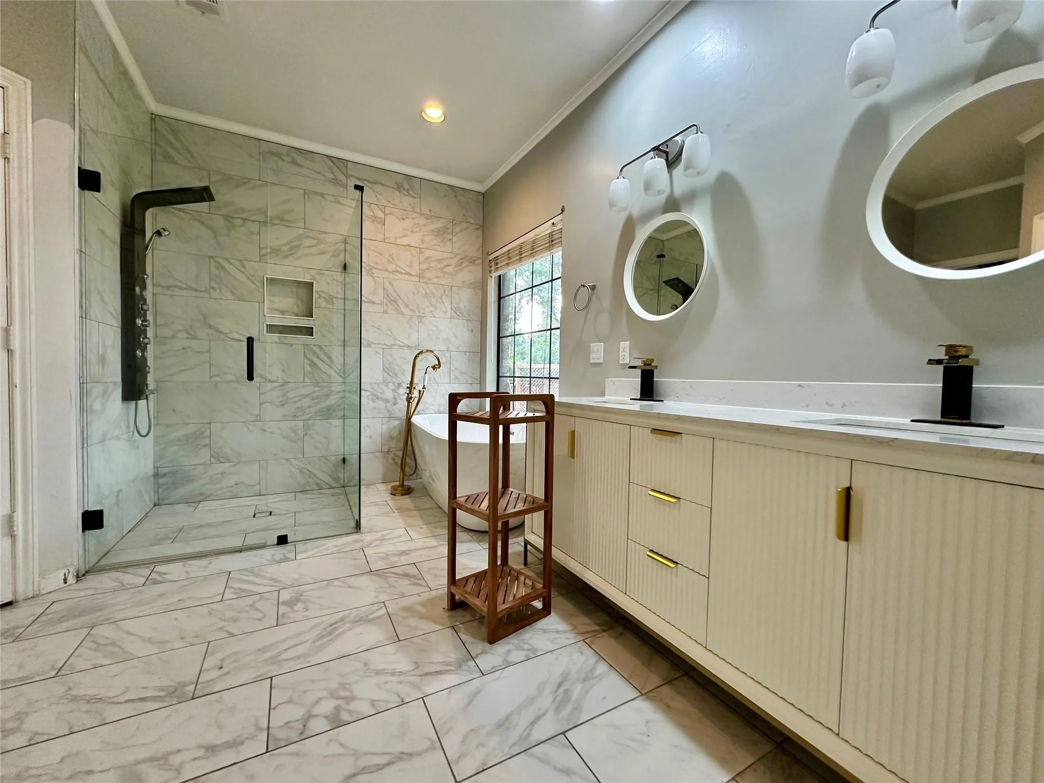 Single Family Residence For Sale in Denton County , 2909 Gainesborough Drive, Dallas, Texas 75287, 4 Bedroom, 3 Bathroom, 2 Garage spaces, 2,656 Sqft, built in 1984, mls#21402844, Real Estate Agent in Dallas, Homes For Sale in Denton county, Homes For Sale in Dallas, Realtor in Dallas Texas, Real Estate Brokerage Independent Realty Texas, Luminita Cordes Realtor
