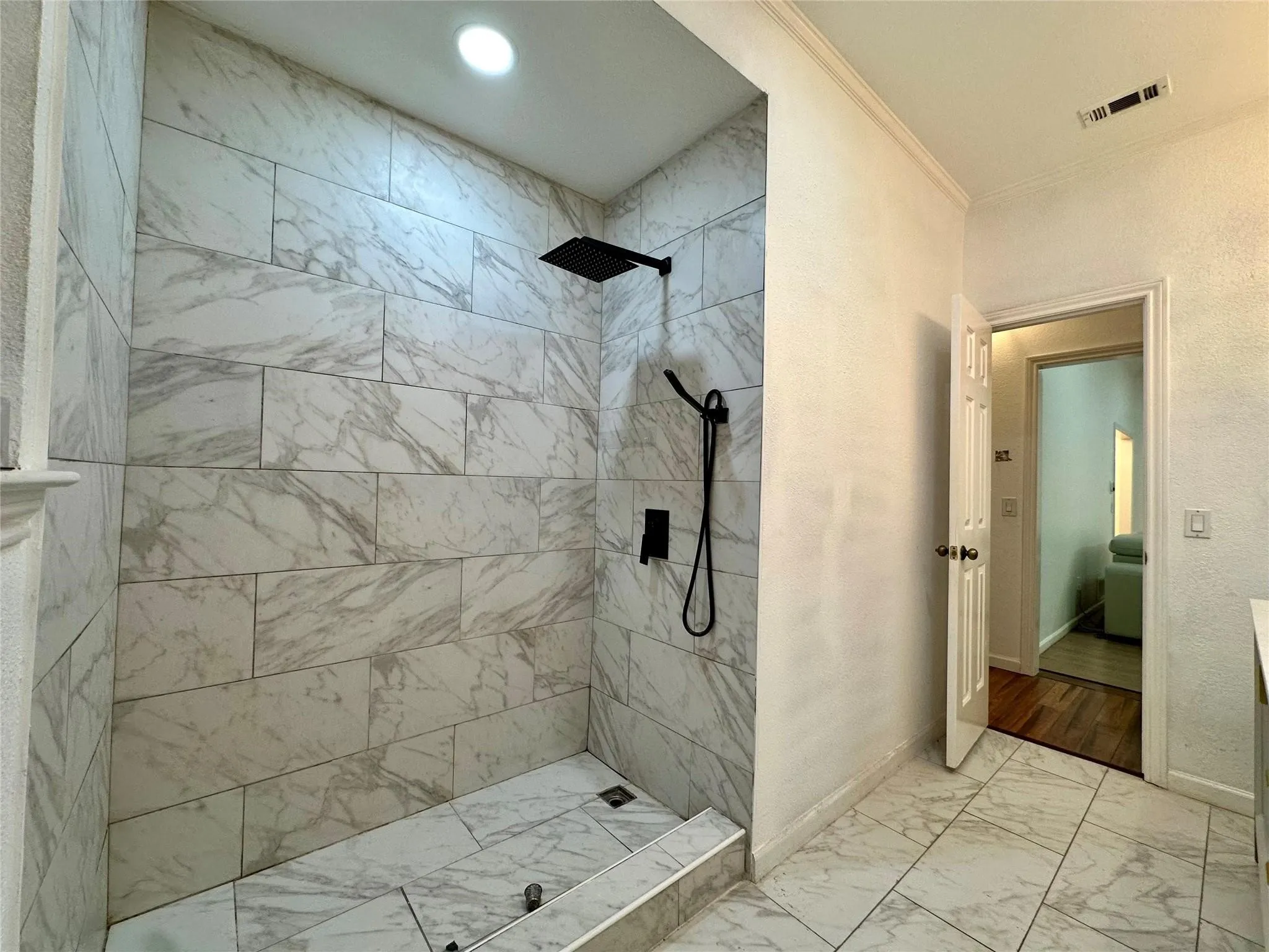 Single Family Residence For Sale in Denton County , 2909 Gainesborough Drive, Dallas, Texas 75287, 4 Bedroom, 3 Bathroom, 2 Garage spaces, 2,656 Sqft, built in 1984, mls#21402844, Real Estate Agent in Dallas, Homes For Sale in Denton county, Homes For Sale in Dallas, Realtor in Dallas Texas, Real Estate Brokerage Independent Realty Texas, Luminita Cordes Realtor