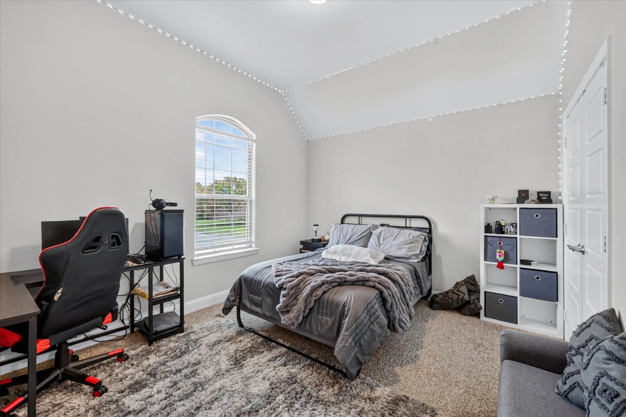 Single Family Residence For Sale in Grayson County , 2613 Saint Lawrence Drive, Sherman, Texas 75092, 4 Bedroom, 4 Bathroom, 3 Garage spaces, 3,230 Sqft, built in 2022, mls#21394126, Real Estate Agent in Sherman, Homes For Sale in Grayson county, Homes For Sale in Sherman, Realtor in Sherman Texas, Real Estate Brokerage Independent Realty Texas, Luminita Cordes Realtor