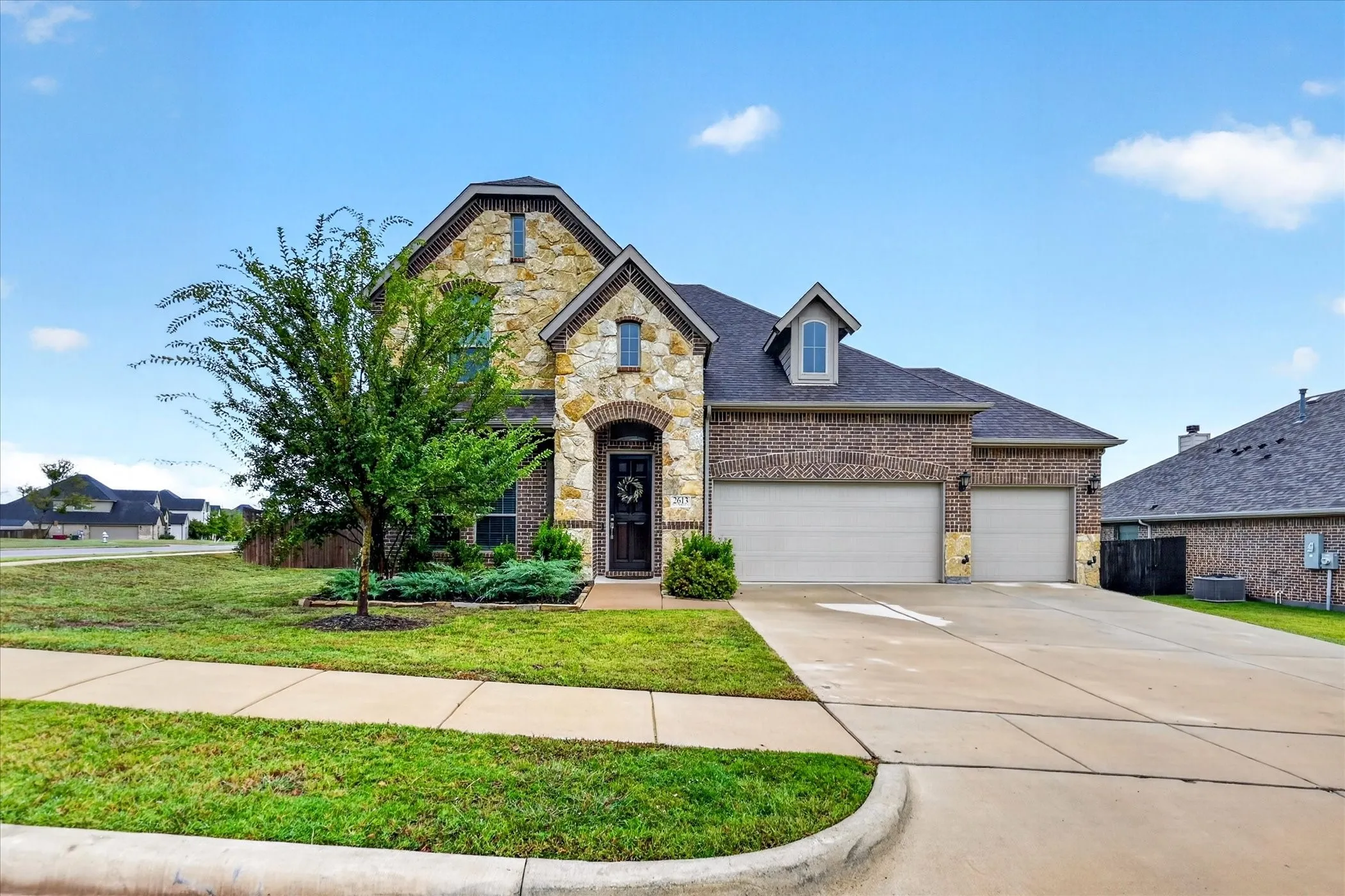 Single Family Residence For Sale in Grayson County , 2613 Saint Lawrence Drive, Sherman, Texas 75092, 4 Bedroom, 4 Bathroom, 3 Garage spaces, 3,230 Sqft, built in 2022, mls#21394126, Real Estate Agent in Sherman, Homes For Sale in Grayson county, Homes For Sale in Sherman, Realtor in Sherman Texas, Real Estate Brokerage Independent Realty Texas, Luminita Cordes Realtor