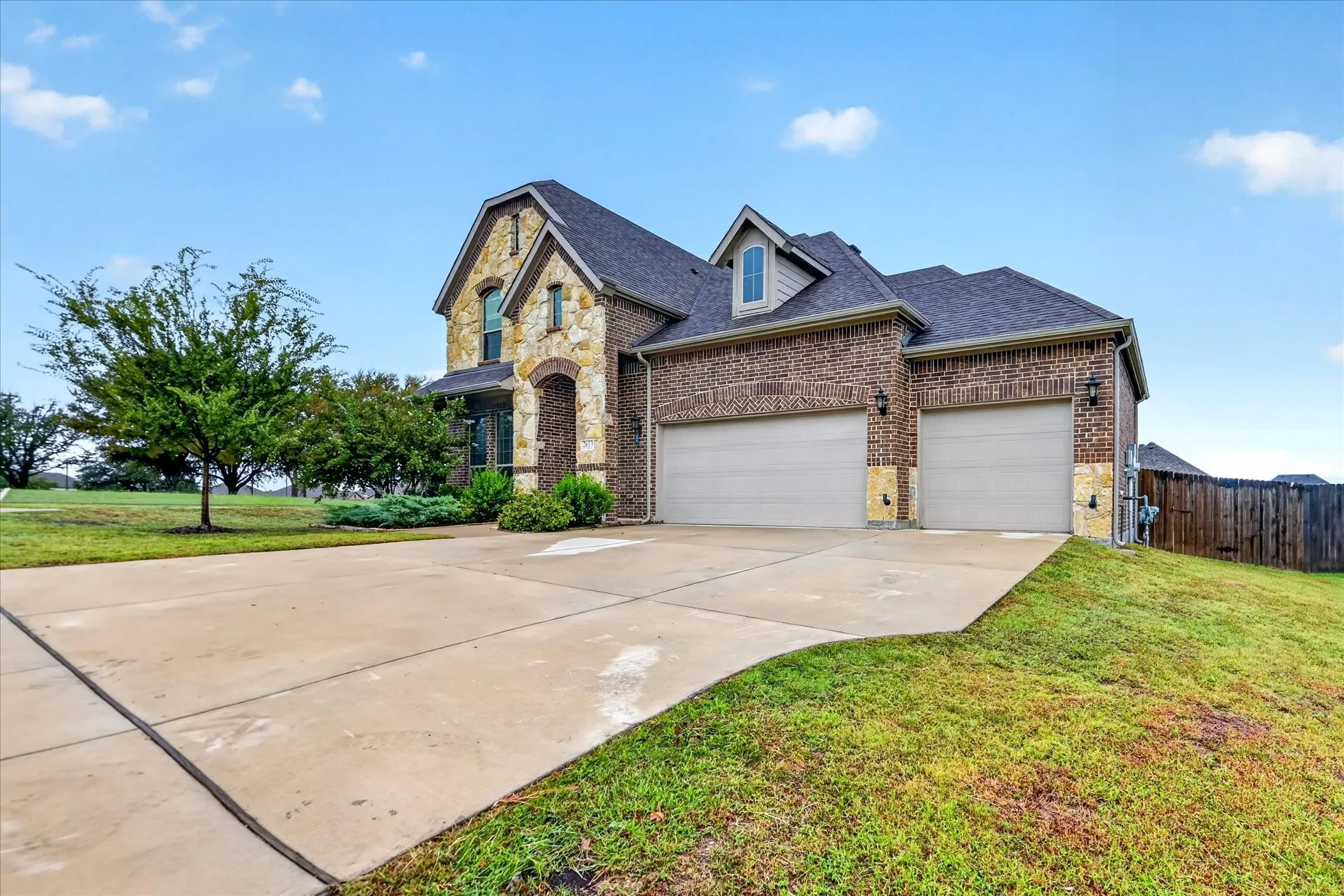 Single Family Residence For Sale in Grayson County , 2613 Saint Lawrence Drive, Sherman, Texas 75092, 4 Bedroom, 4 Bathroom, 3 Garage spaces, 3,230 Sqft, built in 2022, mls#21394126, Real Estate Agent in Sherman, Homes For Sale in Grayson county, Homes For Sale in Sherman, Realtor in Sherman Texas, Real Estate Brokerage Independent Realty Texas, Luminita Cordes Realtor