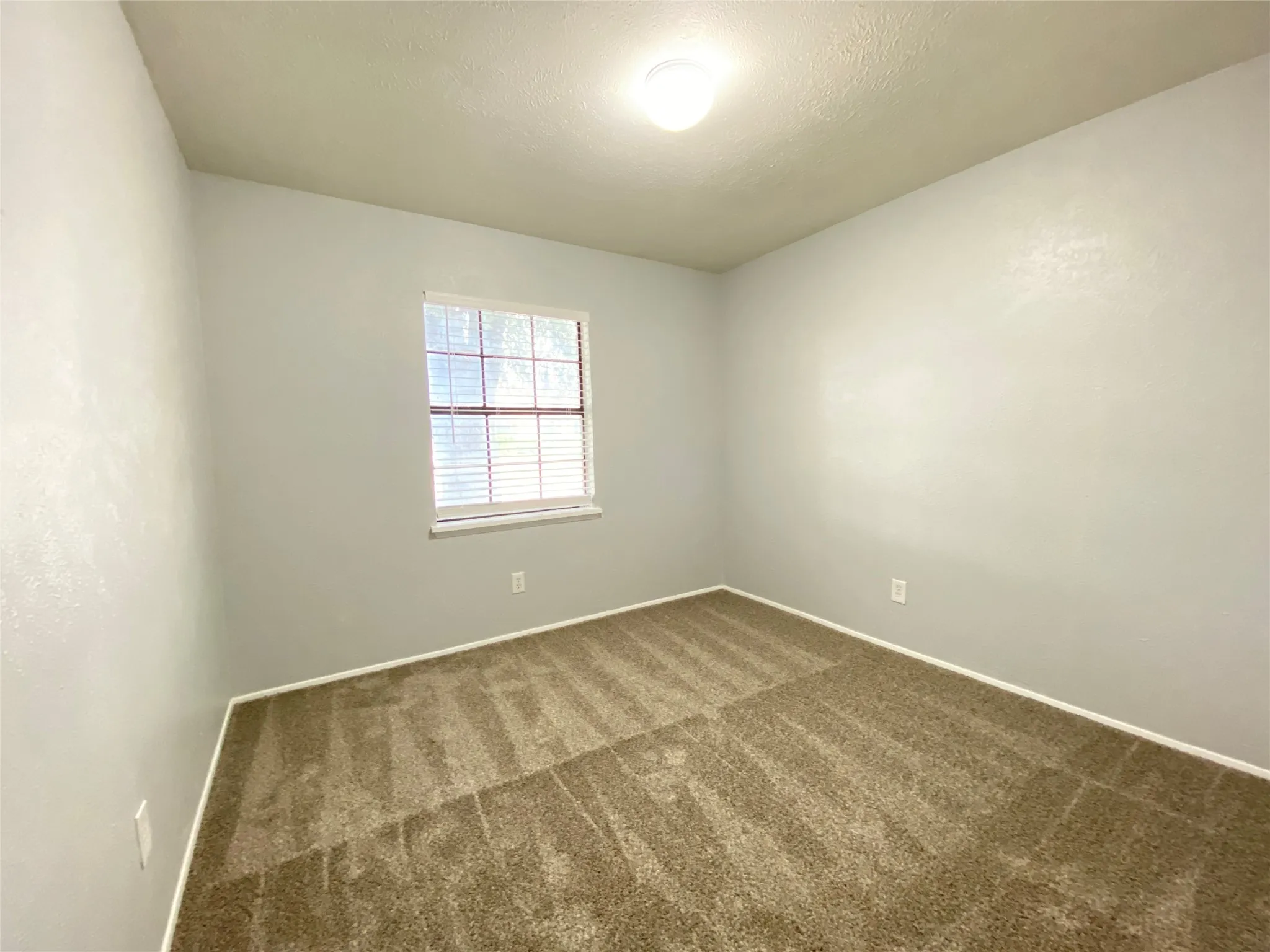 Single Family Residence For Rent in Dallas County , 7139 Nutmeg Lane, Dallas, Texas 75249, 3 Bedroom, 2 Bathroom, 1 Garage spaces, 1,319 Sqft, built in 1978, mls#21402301, Real Estate Agent in Dallas, Homes For Rent in Dallas county, Homes For Rent in Dallas, Realtor in Dallas Texas, Real Estate Brokerage Independent Realty Texas, Luminita Cordes Realtor