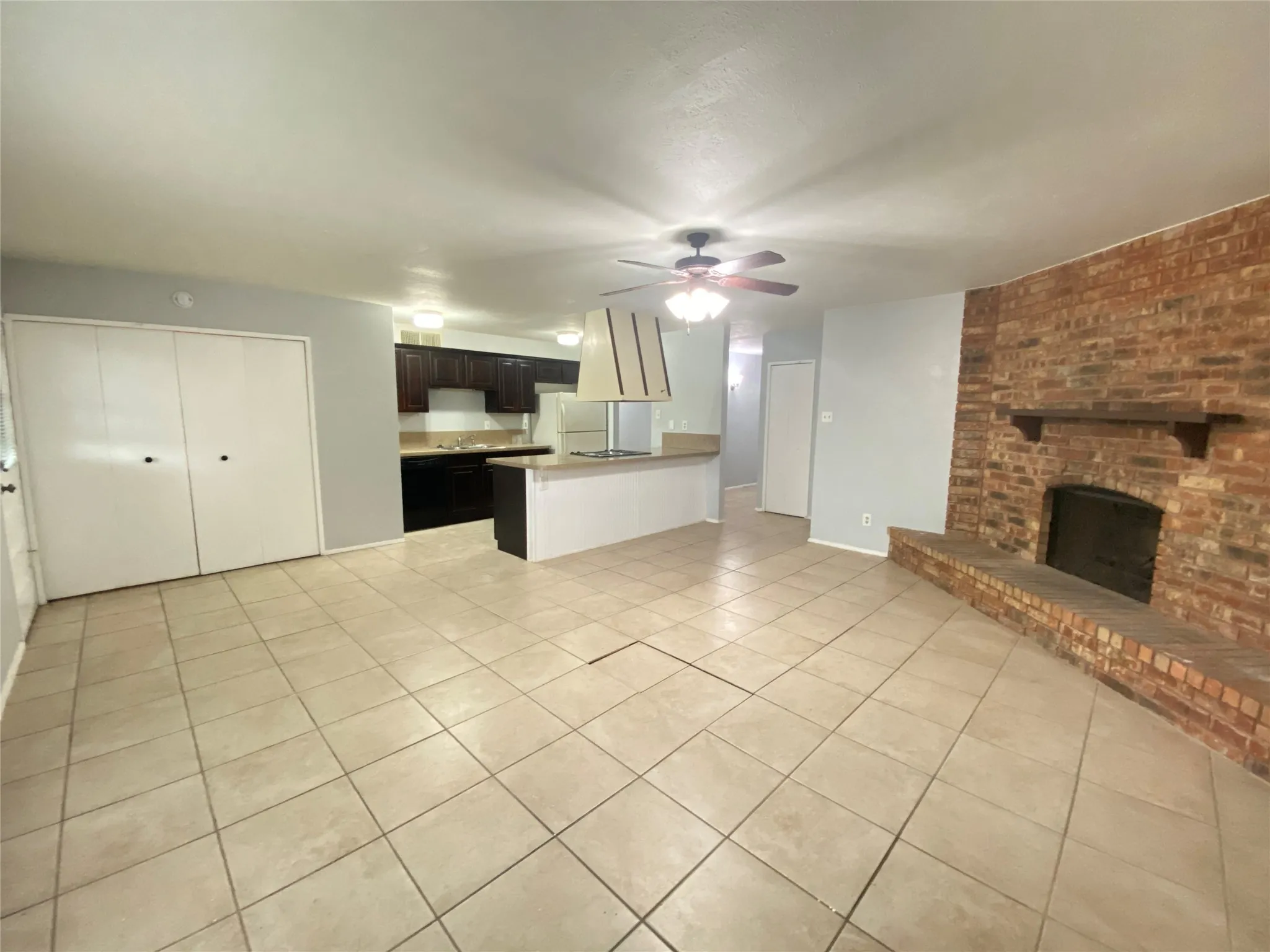 Single Family Residence For Rent in Dallas County , 7139 Nutmeg Lane, Dallas, Texas 75249, 3 Bedroom, 2 Bathroom, 1 Garage spaces, 1,319 Sqft, built in 1978, mls#21402301, Real Estate Agent in Dallas, Homes For Rent in Dallas county, Homes For Rent in Dallas, Realtor in Dallas Texas, Real Estate Brokerage Independent Realty Texas, Luminita Cordes Realtor