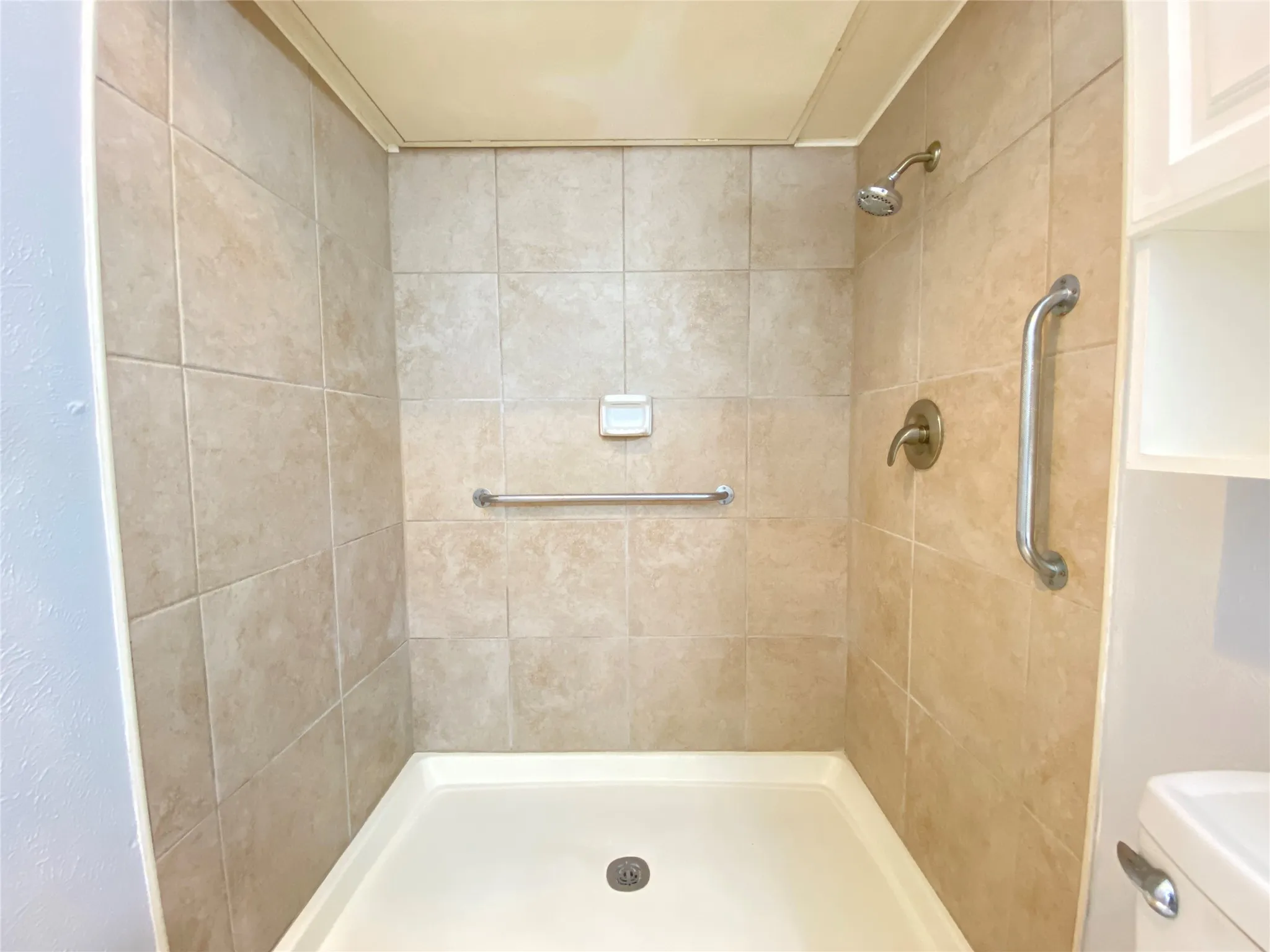 Single Family Residence For Rent in Dallas County , 7139 Nutmeg Lane, Dallas, Texas 75249, 3 Bedroom, 2 Bathroom, 1 Garage spaces, 1,319 Sqft, built in 1978, mls#21402301, Real Estate Agent in Dallas, Homes For Rent in Dallas county, Homes For Rent in Dallas, Realtor in Dallas Texas, Real Estate Brokerage Independent Realty Texas, Luminita Cordes Realtor