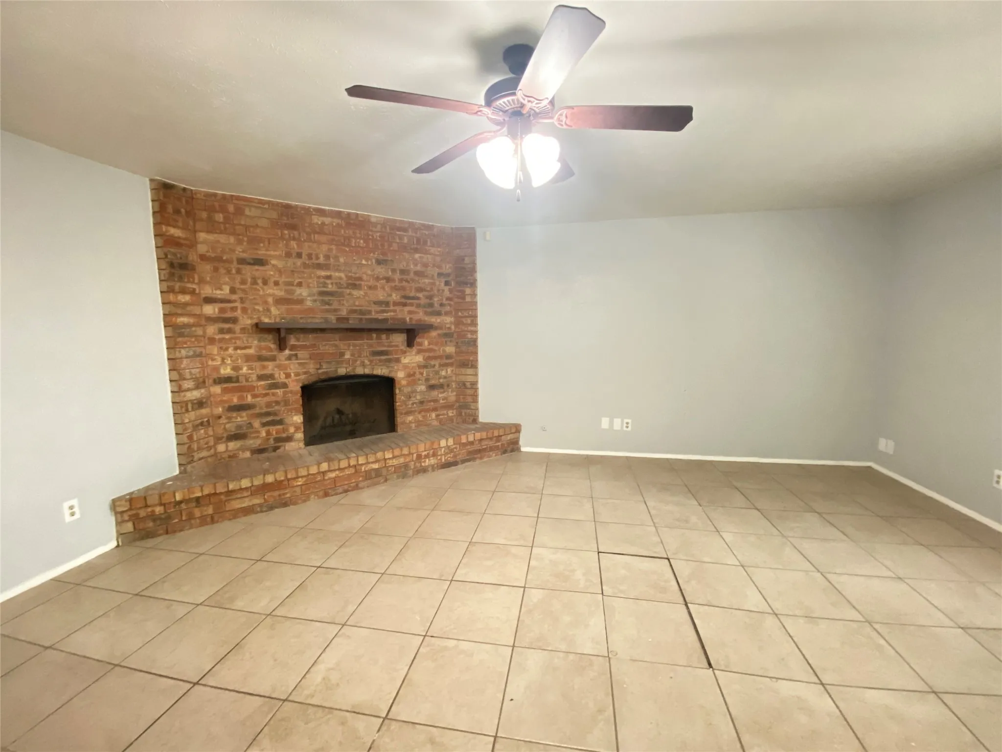 Single Family Residence For Rent in Dallas County , 7139 Nutmeg Lane, Dallas, Texas 75249, 3 Bedroom, 2 Bathroom, 1 Garage spaces, 1,319 Sqft, built in 1978, mls#21402301, Real Estate Agent in Dallas, Homes For Rent in Dallas county, Homes For Rent in Dallas, Realtor in Dallas Texas, Real Estate Brokerage Independent Realty Texas, Luminita Cordes Realtor