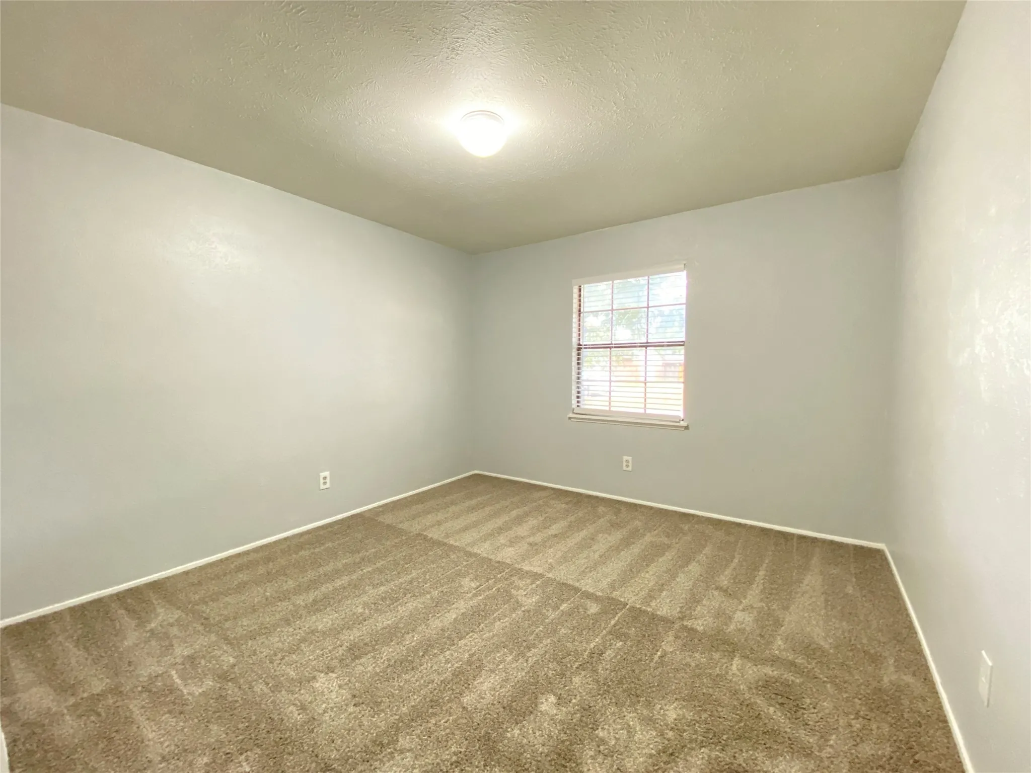 Single Family Residence For Rent in Dallas County , 7139 Nutmeg Lane, Dallas, Texas 75249, 3 Bedroom, 2 Bathroom, 1 Garage spaces, 1,319 Sqft, built in 1978, mls#21402301, Real Estate Agent in Dallas, Homes For Rent in Dallas county, Homes For Rent in Dallas, Realtor in Dallas Texas, Real Estate Brokerage Independent Realty Texas, Luminita Cordes Realtor