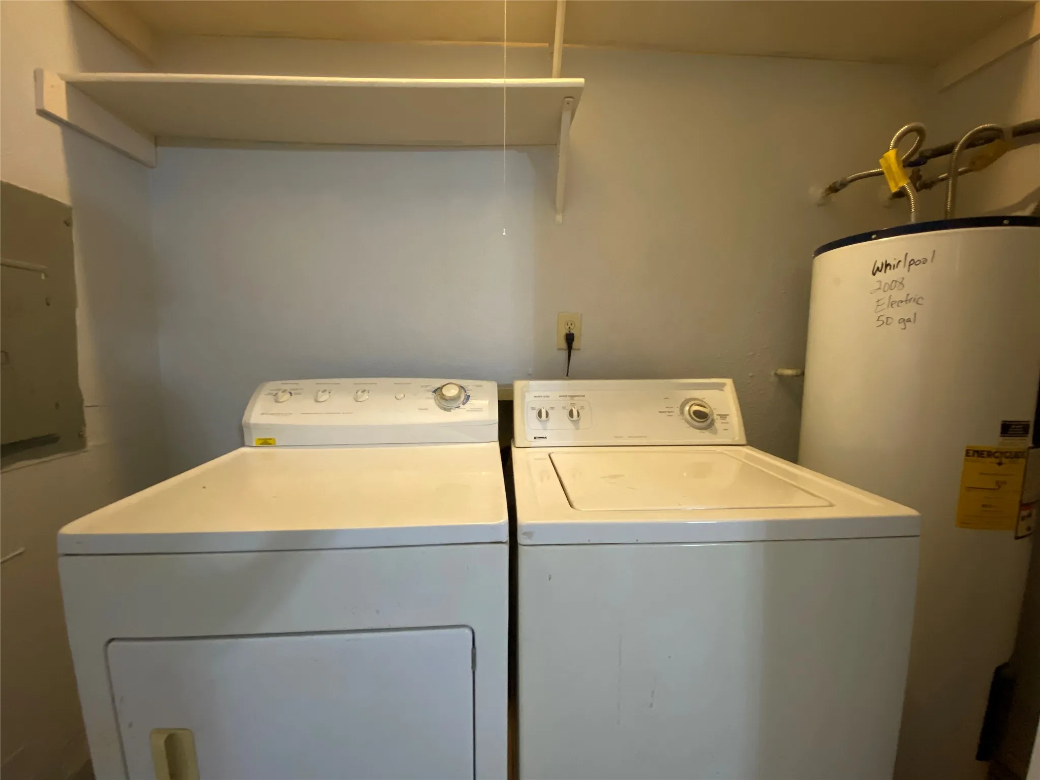 Single Family Residence For Rent in Dallas County , 7139 Nutmeg Lane, Dallas, Texas 75249, 3 Bedroom, 2 Bathroom, 1 Garage spaces, 1,319 Sqft, built in 1978, mls#21402301, Real Estate Agent in Dallas, Homes For Rent in Dallas county, Homes For Rent in Dallas, Realtor in Dallas Texas, Real Estate Brokerage Independent Realty Texas, Luminita Cordes Realtor