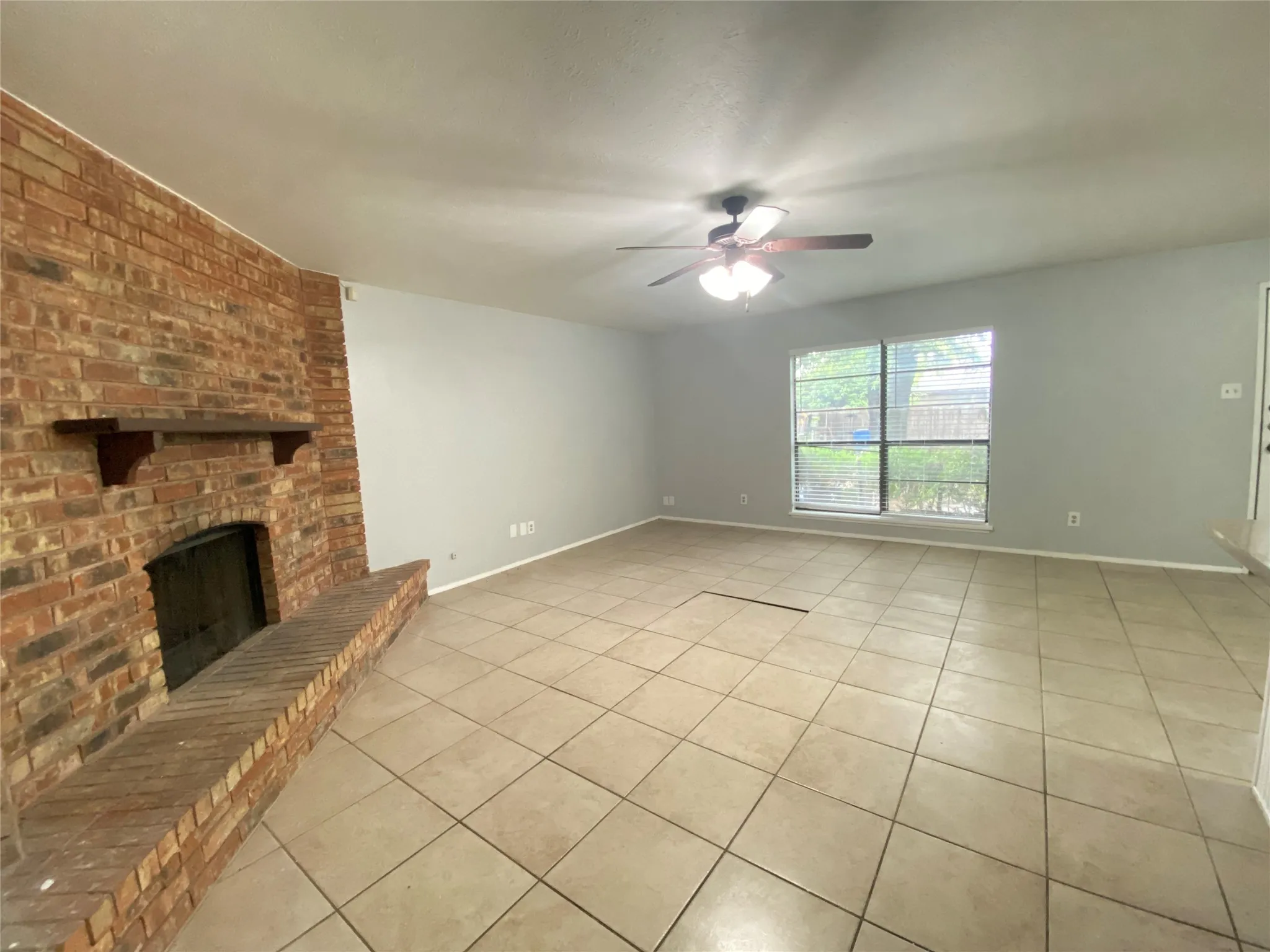 Single Family Residence For Rent in Dallas County , 7139 Nutmeg Lane, Dallas, Texas 75249, 3 Bedroom, 2 Bathroom, 1 Garage spaces, 1,319 Sqft, built in 1978, mls#21402301, Real Estate Agent in Dallas, Homes For Rent in Dallas county, Homes For Rent in Dallas, Realtor in Dallas Texas, Real Estate Brokerage Independent Realty Texas, Luminita Cordes Realtor