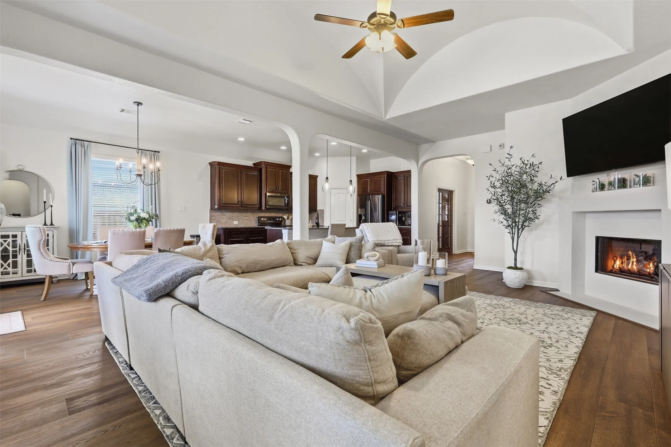 Single Family Residence For Sale in Johnson County , 1152 Blue Sky Lane, Burleson, Texas 76058, 3 Bedroom, 2 Bathroom, 2 Garage spaces, 2,290 Sqft, built in 2015, mls#21399970, Real Estate Agent in Burleson, Homes For Sale in Johnson county, Homes For Sale in Burleson, Realtor in Burleson Texas, Real Estate Brokerage Independent Realty Texas, Luminita Cordes Realtor