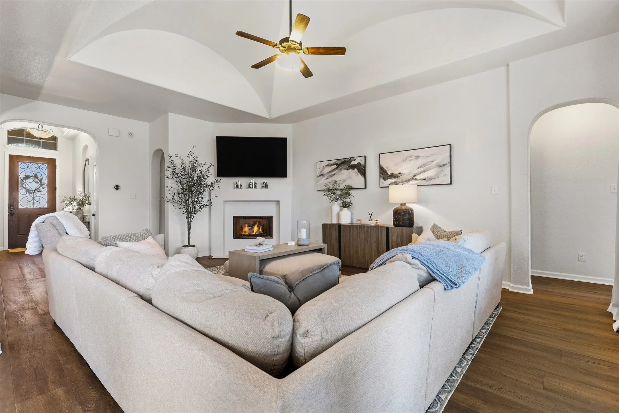 Single Family Residence For Sale in Johnson County , 1152 Blue Sky Lane, Burleson, Texas 76058, 3 Bedroom, 2 Bathroom, 2 Garage spaces, 2,290 Sqft, built in 2015, mls#21399970, Real Estate Agent in Burleson, Homes For Sale in Johnson county, Homes For Sale in Burleson, Realtor in Burleson Texas, Real Estate Brokerage Independent Realty Texas, Luminita Cordes Realtor