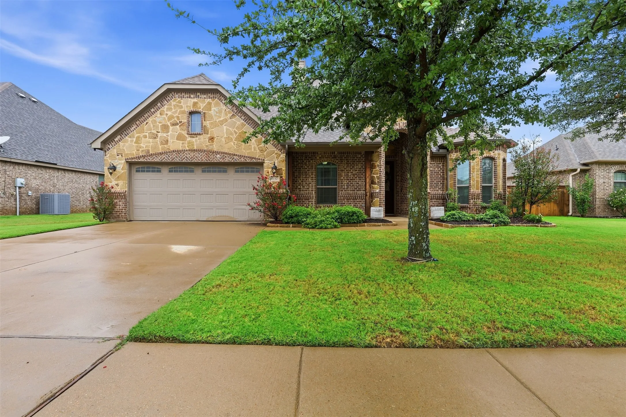Single Family Residence For Sale in Johnson County , 1152 Blue Sky Lane, Burleson, Texas 76058, 3 Bedroom, 2 Bathroom, 2 Garage spaces, 2,290 Sqft, built in 2015, mls#21399970, Real Estate Agent in Burleson, Homes For Sale in Johnson county, Homes For Sale in Burleson, Realtor in Burleson Texas, Real Estate Brokerage Independent Realty Texas, Luminita Cordes Realtor