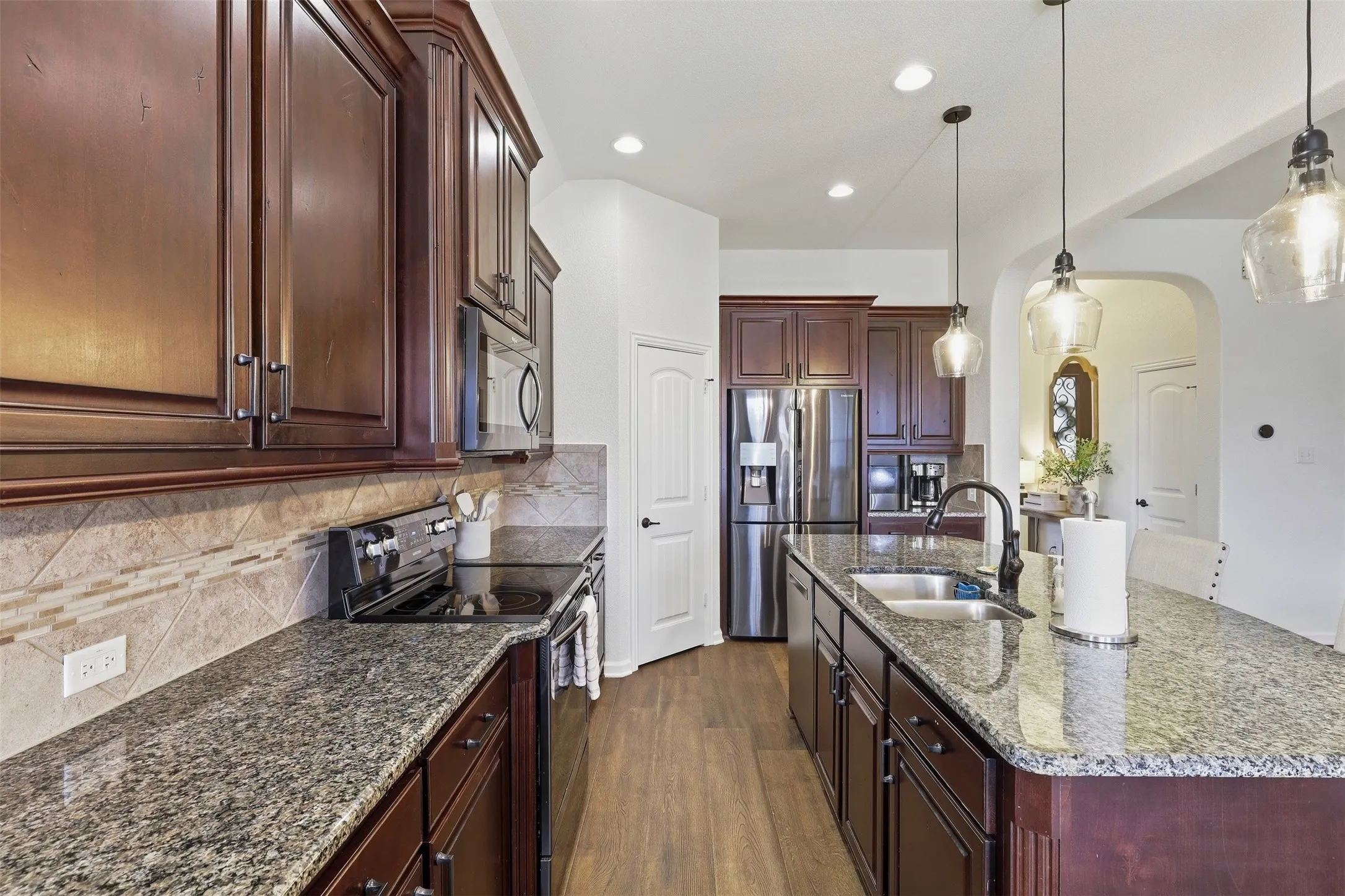 Single Family Residence For Sale in Johnson County , 1152 Blue Sky Lane, Burleson, Texas 76058, 3 Bedroom, 2 Bathroom, 2 Garage spaces, 2,290 Sqft, built in 2015, mls#21399970, Real Estate Agent in Burleson, Homes For Sale in Johnson county, Homes For Sale in Burleson, Realtor in Burleson Texas, Real Estate Brokerage Independent Realty Texas, Luminita Cordes Realtor