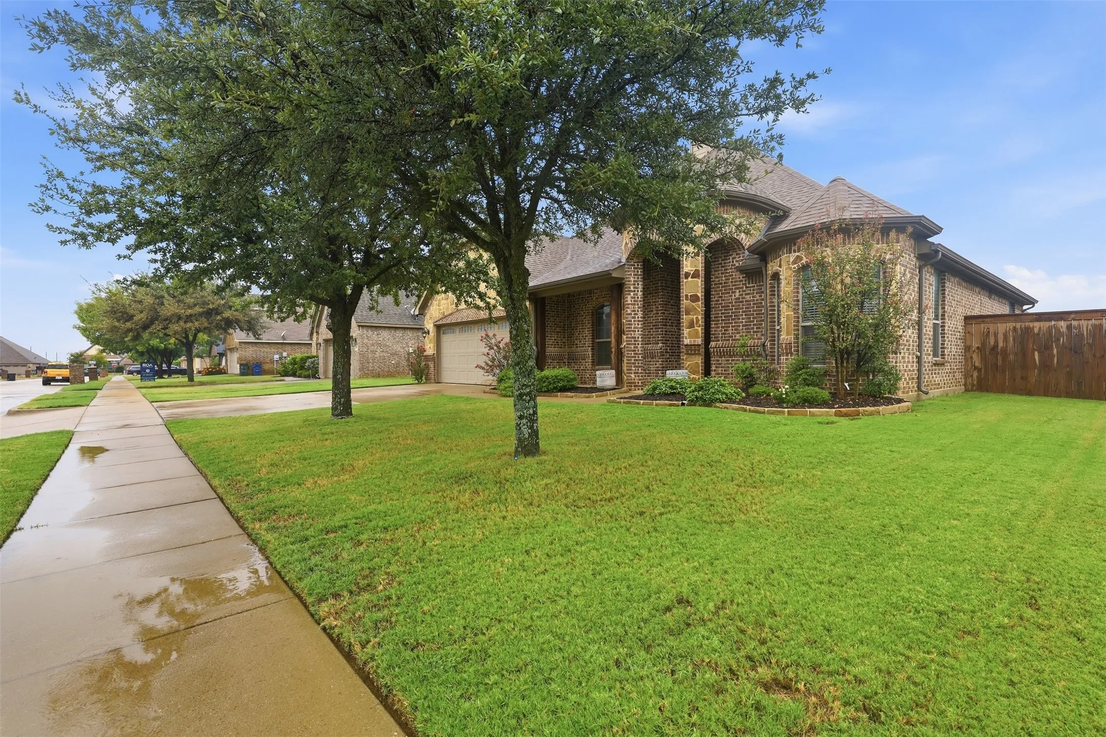 Single Family Residence For Sale in Johnson County , 1152 Blue Sky Lane, Burleson, Texas 76058, 3 Bedroom, 2 Bathroom, 2 Garage spaces, 2,290 Sqft, built in 2015, mls#21399970, Real Estate Agent in Burleson, Homes For Sale in Johnson county, Homes For Sale in Burleson, Realtor in Burleson Texas, Real Estate Brokerage Independent Realty Texas, Luminita Cordes Realtor
