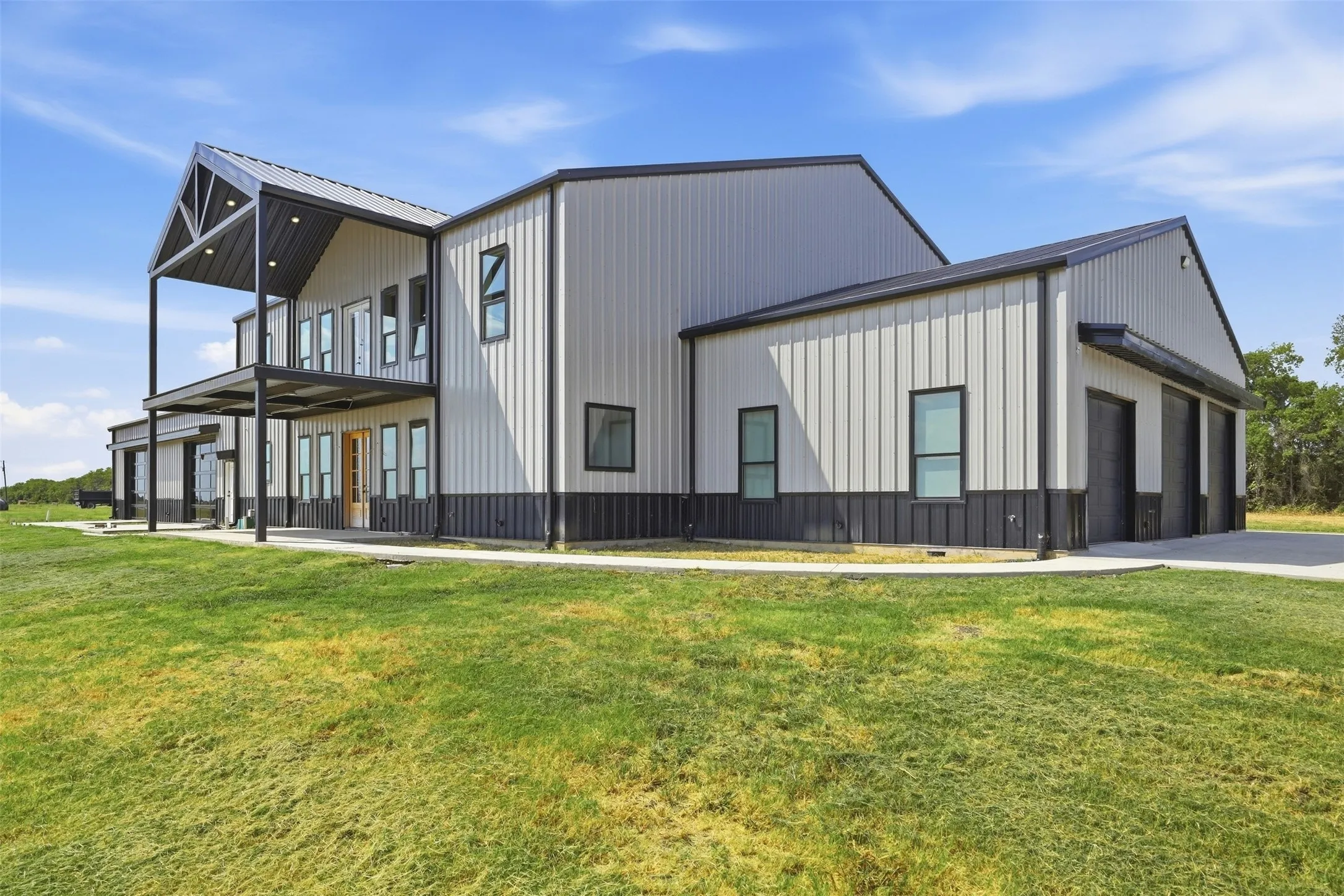 Single Family Residence For Sale in Fannin County , 1345 Fm 272, Leonard, Texas 75452, 3 Bedroom, 4 Bathroom, 3 Garage spaces, 7,260 Sqft, built in 2026, mls#21394646, Real Estate Agent in Leonard, Homes For Sale in Fannin county, Homes For Sale in Leonard, Realtor in Leonard Texas, Real Estate Brokerage Independent Realty Texas, Luminita Cordes Realtor