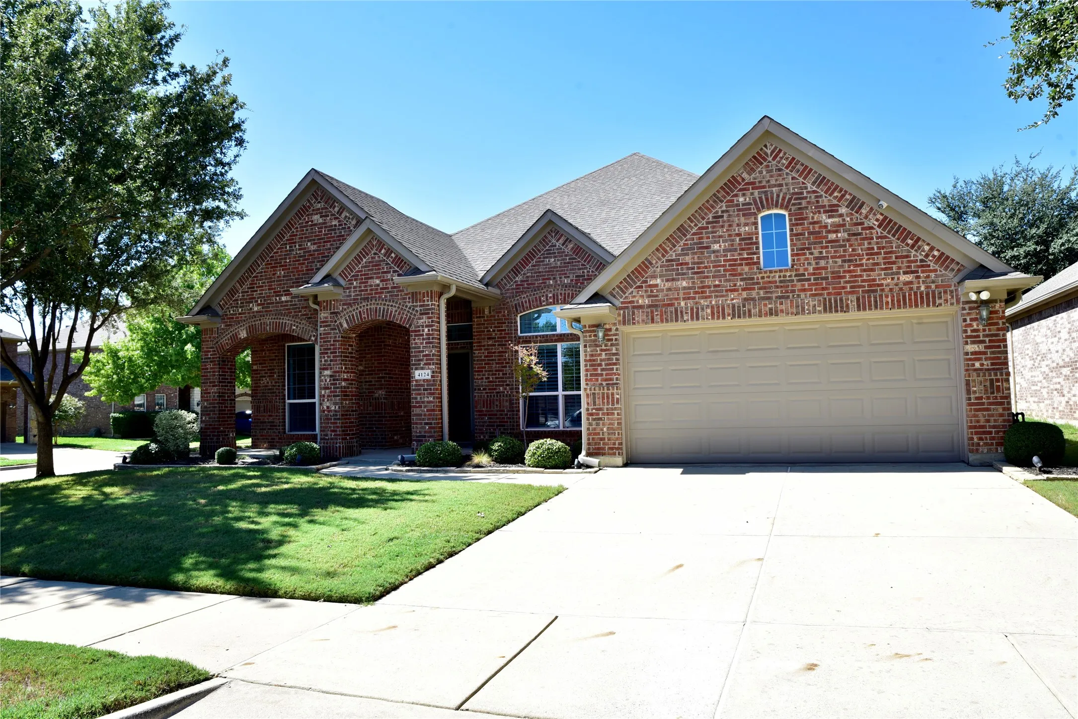 Single Family Residence For Sale in Denton County , 4124 Bonita Avenue, Denton, Texas 76210, 3 Bedroom, 3 Bathroom, 2 Garage spaces, 3,275 Sqft, built in 2011, mls#21398116, Real Estate Agent in Denton, Homes For Sale in Denton county, Homes For Sale in Denton, Realtor in Denton Texas, Real Estate Brokerage Independent Realty Texas, Luminita Cordes Realtor