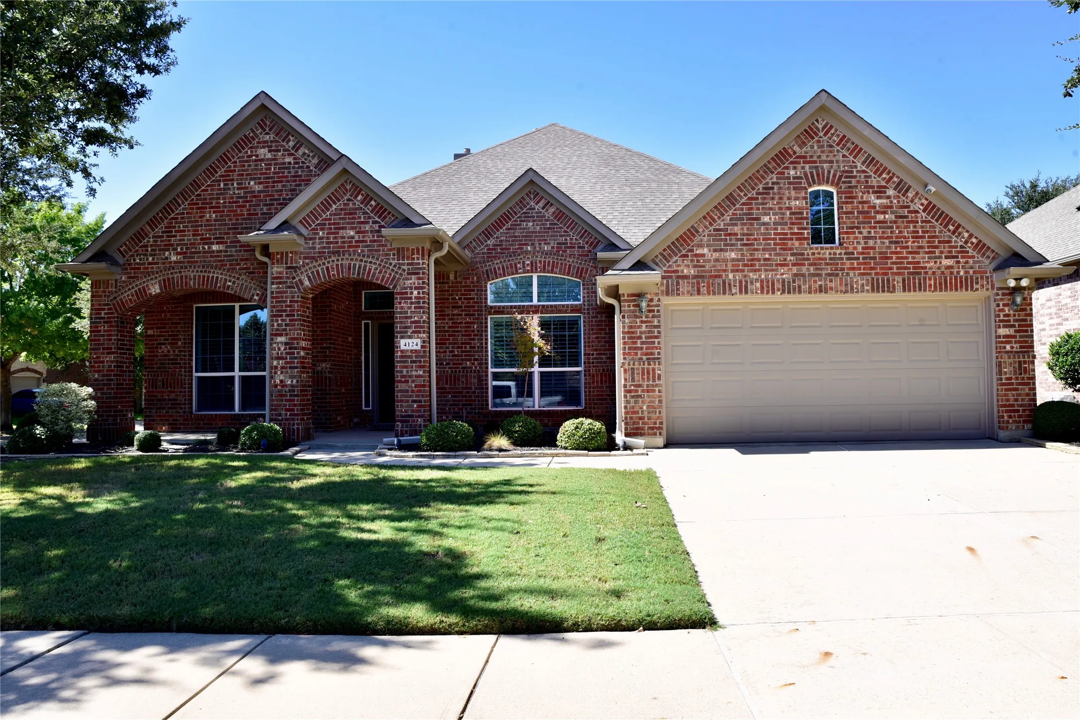 Single Family Residence For Sale in Denton County , 4124 Bonita Avenue, Denton, Texas 76210, 3 Bedroom, 3 Bathroom, 2 Garage spaces, 3,275 Sqft, built in 2011, mls#21398116, Real Estate Agent in Denton, Homes For Sale in Denton county, Homes For Sale in Denton, Realtor in Denton Texas, Real Estate Brokerage Independent Realty Texas, Luminita Cordes Realtor