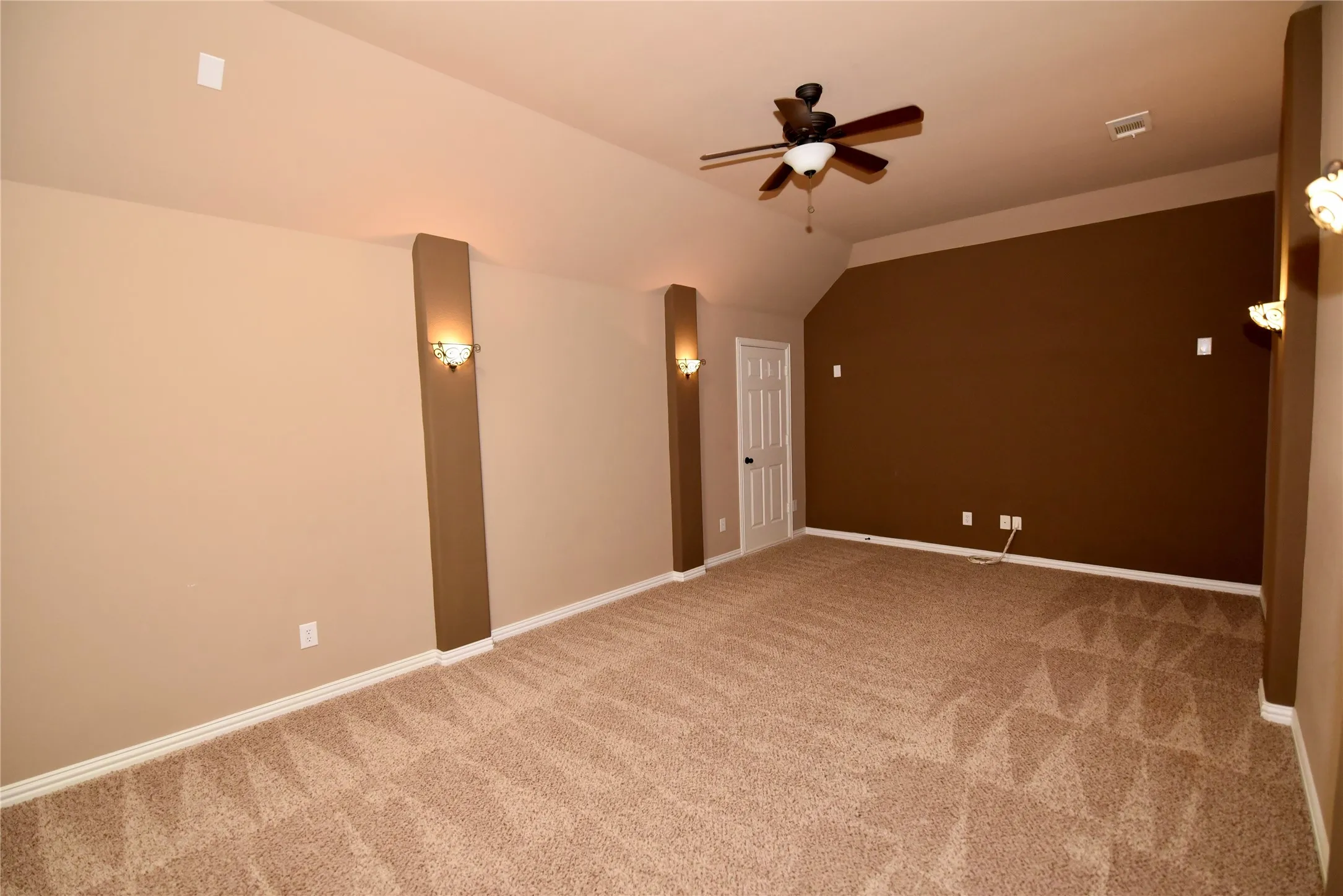 Single Family Residence For Sale in Denton County , 4124 Bonita Avenue, Denton, Texas 76210, 3 Bedroom, 3 Bathroom, 2 Garage spaces, 3,275 Sqft, built in 2011, mls#21398116, Real Estate Agent in Denton, Homes For Sale in Denton county, Homes For Sale in Denton, Realtor in Denton Texas, Real Estate Brokerage Independent Realty Texas, Luminita Cordes Realtor