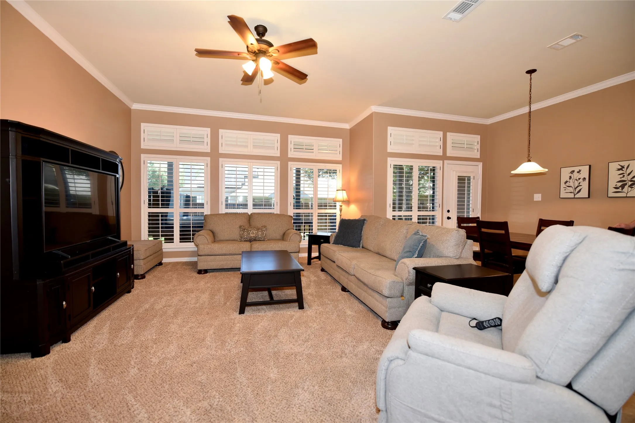 Single Family Residence For Sale in Denton County , 4124 Bonita Avenue, Denton, Texas 76210, 3 Bedroom, 3 Bathroom, 2 Garage spaces, 3,275 Sqft, built in 2011, mls#21398116, Real Estate Agent in Denton, Homes For Sale in Denton county, Homes For Sale in Denton, Realtor in Denton Texas, Real Estate Brokerage Independent Realty Texas, Luminita Cordes Realtor