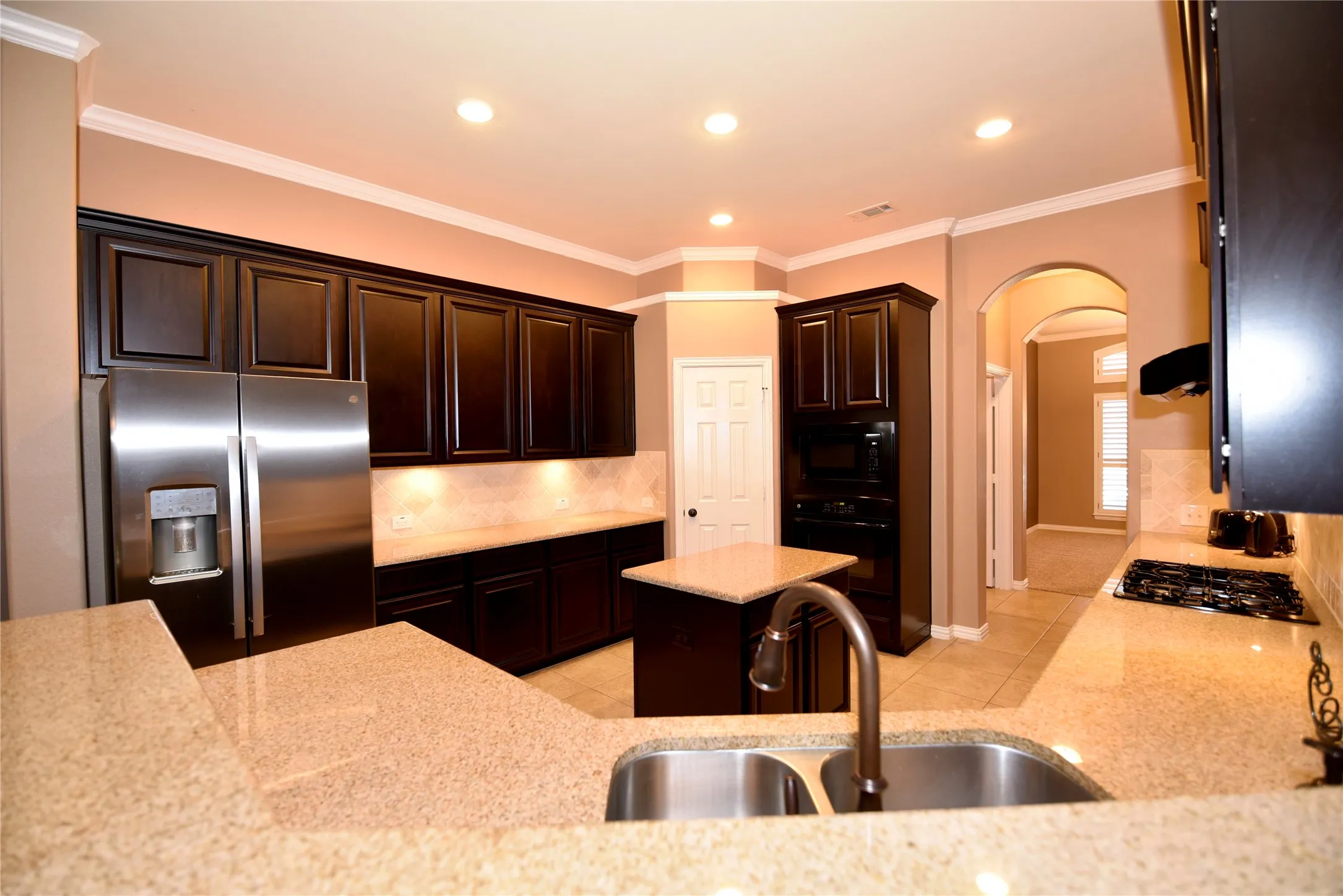 Single Family Residence For Sale in Denton County , 4124 Bonita Avenue, Denton, Texas 76210, 3 Bedroom, 3 Bathroom, 2 Garage spaces, 3,275 Sqft, built in 2011, mls#21398116, Real Estate Agent in Denton, Homes For Sale in Denton county, Homes For Sale in Denton, Realtor in Denton Texas, Real Estate Brokerage Independent Realty Texas, Luminita Cordes Realtor