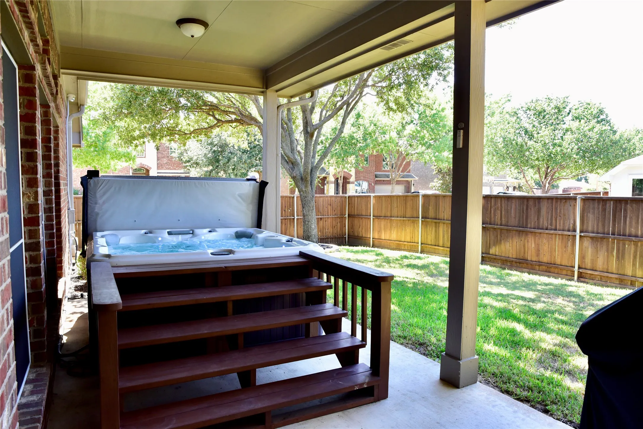 Single Family Residence For Sale in Denton County , 4124 Bonita Avenue, Denton, Texas 76210, 3 Bedroom, 3 Bathroom, 2 Garage spaces, 3,275 Sqft, built in 2011, mls#21398116, Real Estate Agent in Denton, Homes For Sale in Denton county, Homes For Sale in Denton, Realtor in Denton Texas, Real Estate Brokerage Independent Realty Texas, Luminita Cordes Realtor