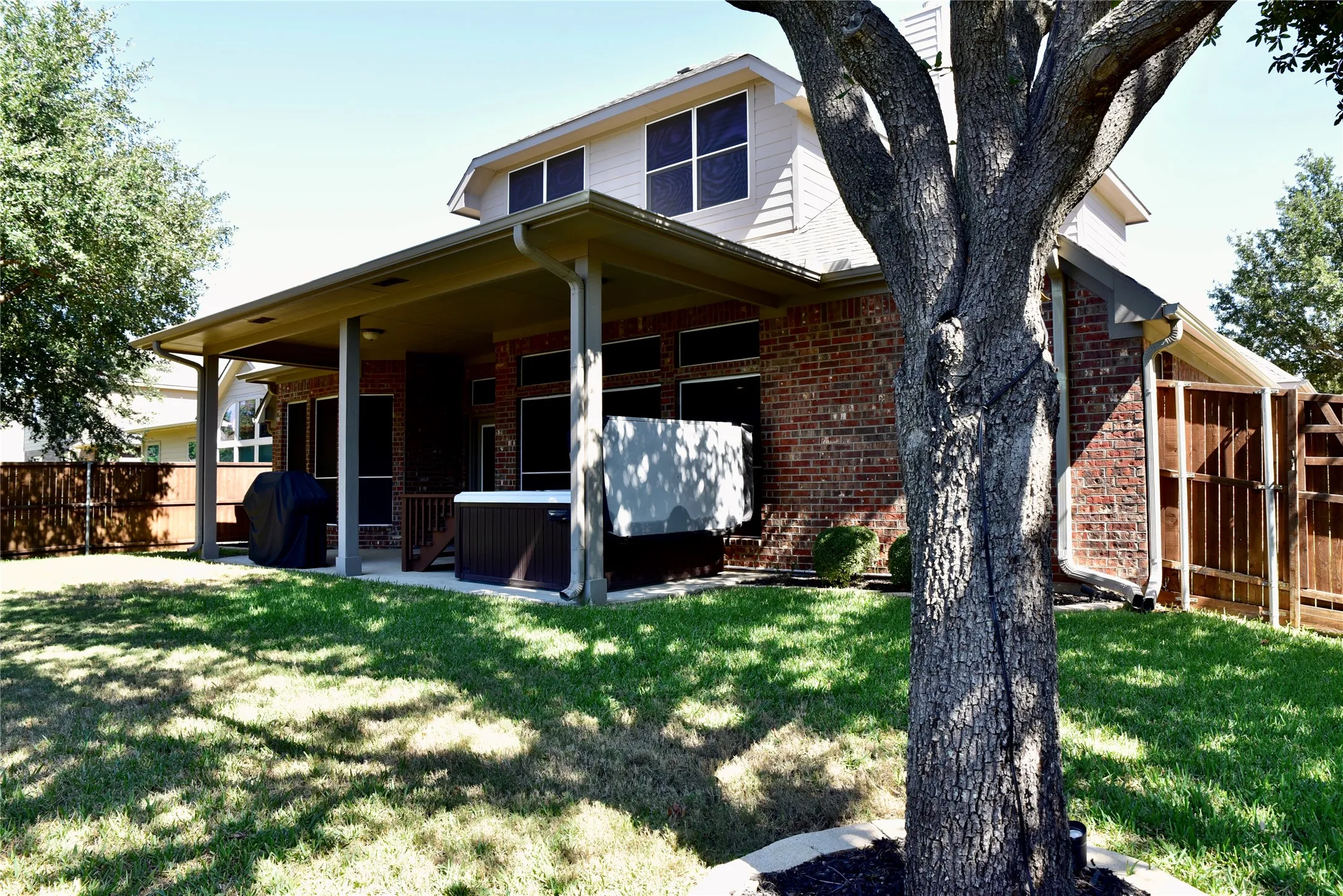 Single Family Residence For Sale in Denton County , 4124 Bonita Avenue, Denton, Texas 76210, 3 Bedroom, 3 Bathroom, 2 Garage spaces, 3,275 Sqft, built in 2011, mls#21398116, Real Estate Agent in Denton, Homes For Sale in Denton county, Homes For Sale in Denton, Realtor in Denton Texas, Real Estate Brokerage Independent Realty Texas, Luminita Cordes Realtor