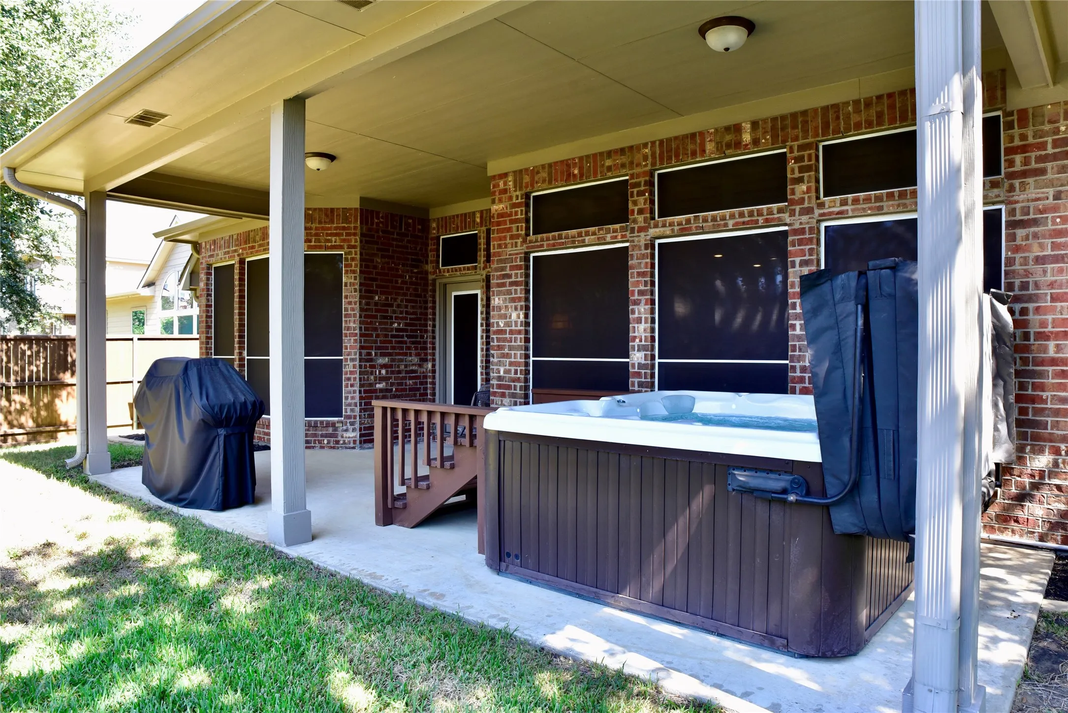 Single Family Residence For Sale in Denton County , 4124 Bonita Avenue, Denton, Texas 76210, 3 Bedroom, 3 Bathroom, 2 Garage spaces, 3,275 Sqft, built in 2011, mls#21398116, Real Estate Agent in Denton, Homes For Sale in Denton county, Homes For Sale in Denton, Realtor in Denton Texas, Real Estate Brokerage Independent Realty Texas, Luminita Cordes Realtor