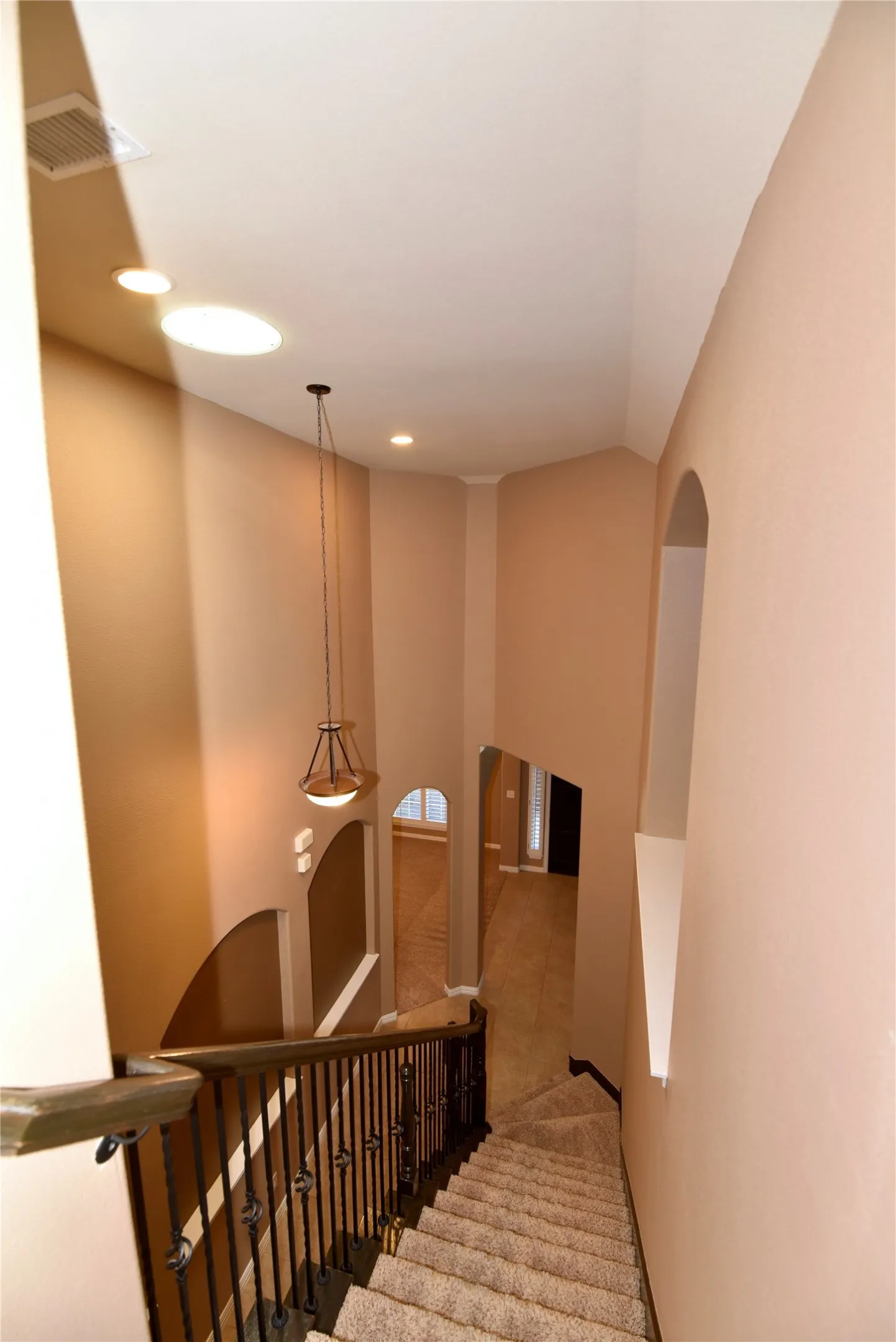 Single Family Residence For Sale in Denton County , 4124 Bonita Avenue, Denton, Texas 76210, 3 Bedroom, 3 Bathroom, 2 Garage spaces, 3,275 Sqft, built in 2011, mls#21398116, Real Estate Agent in Denton, Homes For Sale in Denton county, Homes For Sale in Denton, Realtor in Denton Texas, Real Estate Brokerage Independent Realty Texas, Luminita Cordes Realtor