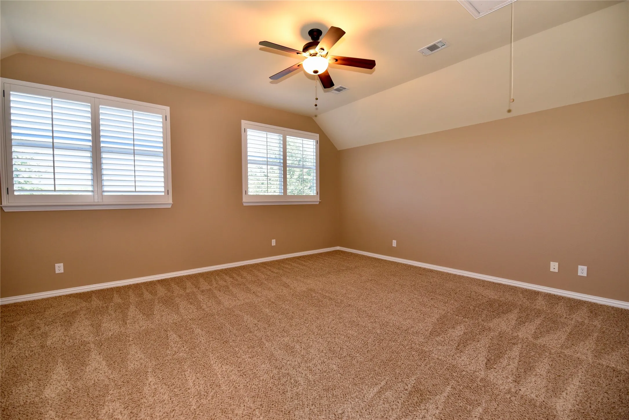 Single Family Residence For Sale in Denton County , 4124 Bonita Avenue, Denton, Texas 76210, 3 Bedroom, 3 Bathroom, 2 Garage spaces, 3,275 Sqft, built in 2011, mls#21398116, Real Estate Agent in Denton, Homes For Sale in Denton county, Homes For Sale in Denton, Realtor in Denton Texas, Real Estate Brokerage Independent Realty Texas, Luminita Cordes Realtor