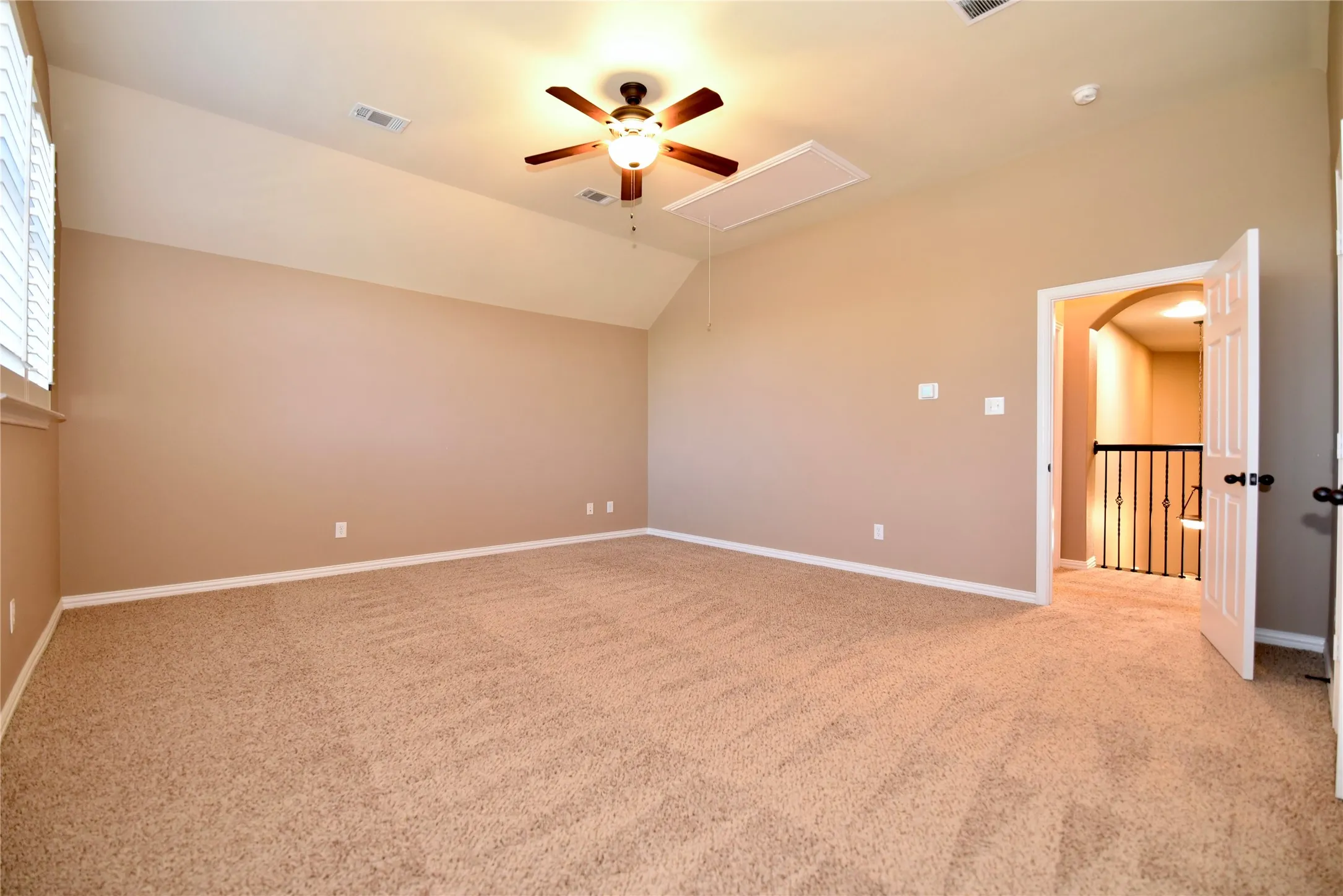 Single Family Residence For Sale in Denton County , 4124 Bonita Avenue, Denton, Texas 76210, 3 Bedroom, 3 Bathroom, 2 Garage spaces, 3,275 Sqft, built in 2011, mls#21398116, Real Estate Agent in Denton, Homes For Sale in Denton county, Homes For Sale in Denton, Realtor in Denton Texas, Real Estate Brokerage Independent Realty Texas, Luminita Cordes Realtor