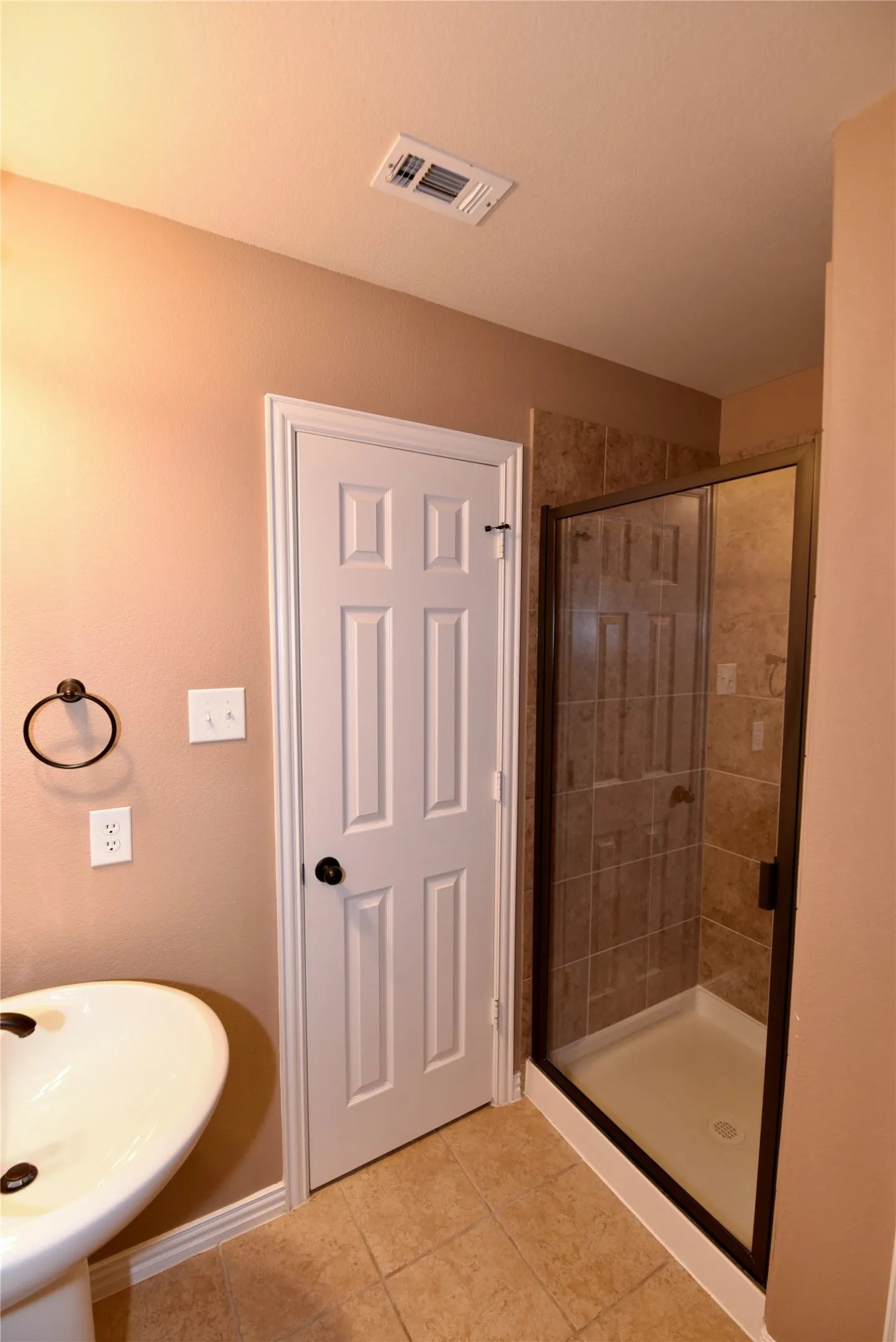 Single Family Residence For Sale in Denton County , 4124 Bonita Avenue, Denton, Texas 76210, 3 Bedroom, 3 Bathroom, 2 Garage spaces, 3,275 Sqft, built in 2011, mls#21398116, Real Estate Agent in Denton, Homes For Sale in Denton county, Homes For Sale in Denton, Realtor in Denton Texas, Real Estate Brokerage Independent Realty Texas, Luminita Cordes Realtor