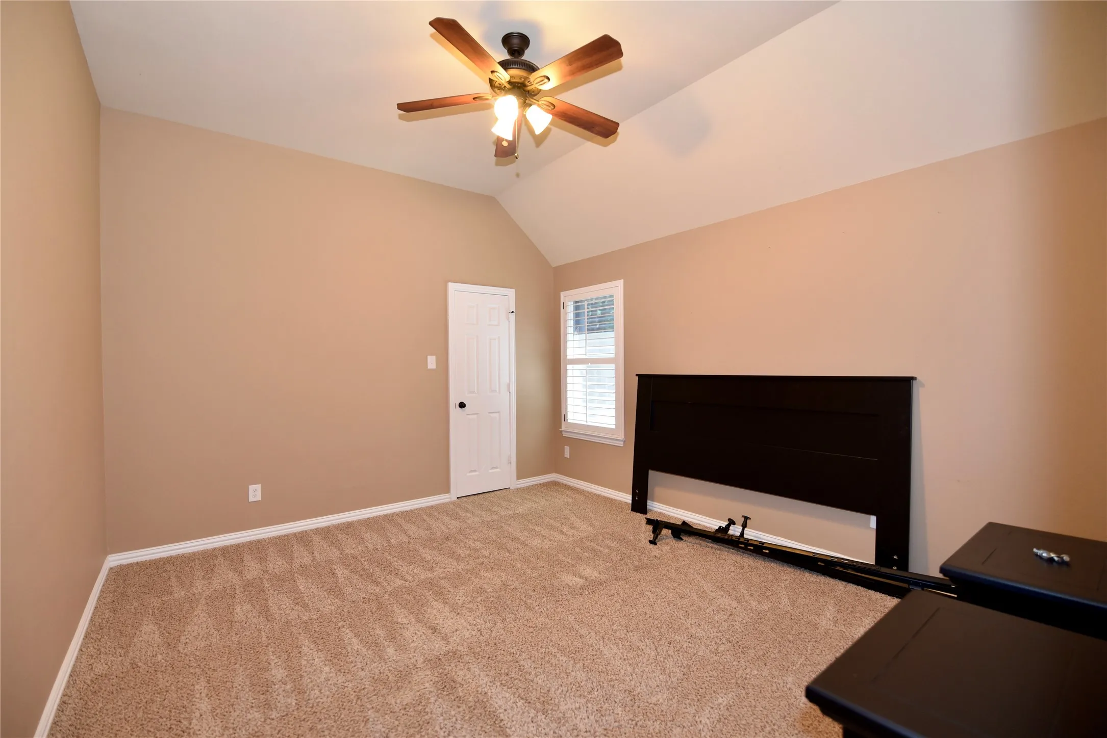 Single Family Residence For Sale in Denton County , 4124 Bonita Avenue, Denton, Texas 76210, 3 Bedroom, 3 Bathroom, 2 Garage spaces, 3,275 Sqft, built in 2011, mls#21398116, Real Estate Agent in Denton, Homes For Sale in Denton county, Homes For Sale in Denton, Realtor in Denton Texas, Real Estate Brokerage Independent Realty Texas, Luminita Cordes Realtor