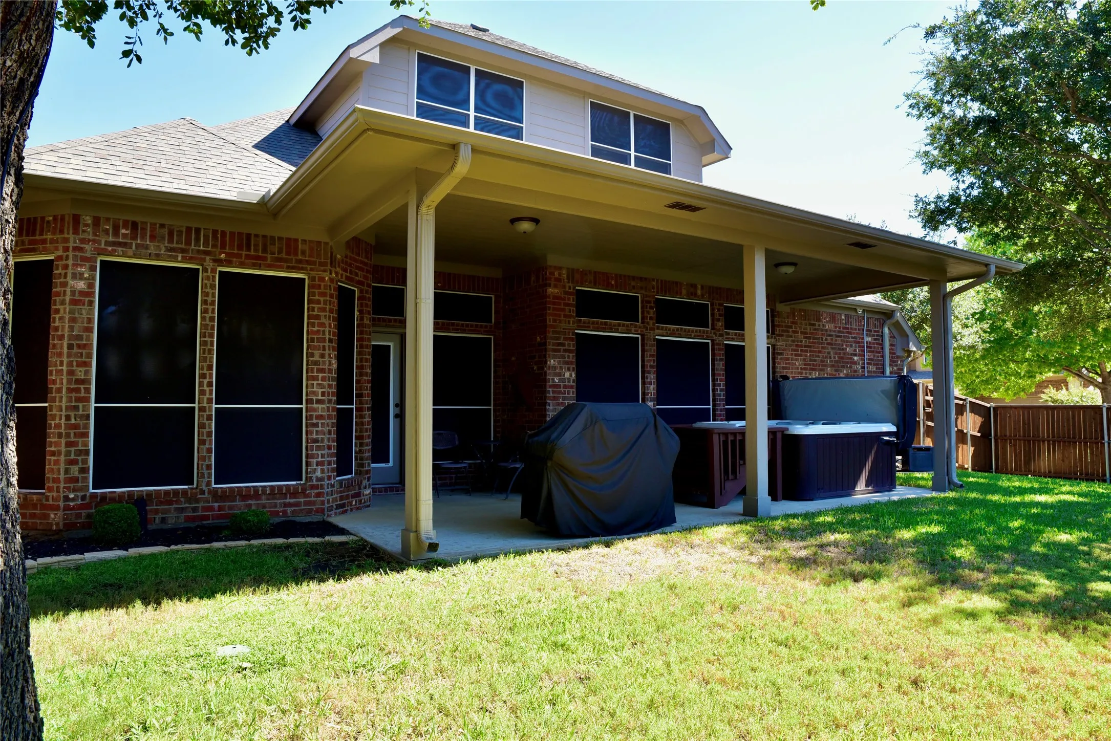 Single Family Residence For Sale in Denton County , 4124 Bonita Avenue, Denton, Texas 76210, 3 Bedroom, 3 Bathroom, 2 Garage spaces, 3,275 Sqft, built in 2011, mls#21398116, Real Estate Agent in Denton, Homes For Sale in Denton county, Homes For Sale in Denton, Realtor in Denton Texas, Real Estate Brokerage Independent Realty Texas, Luminita Cordes Realtor