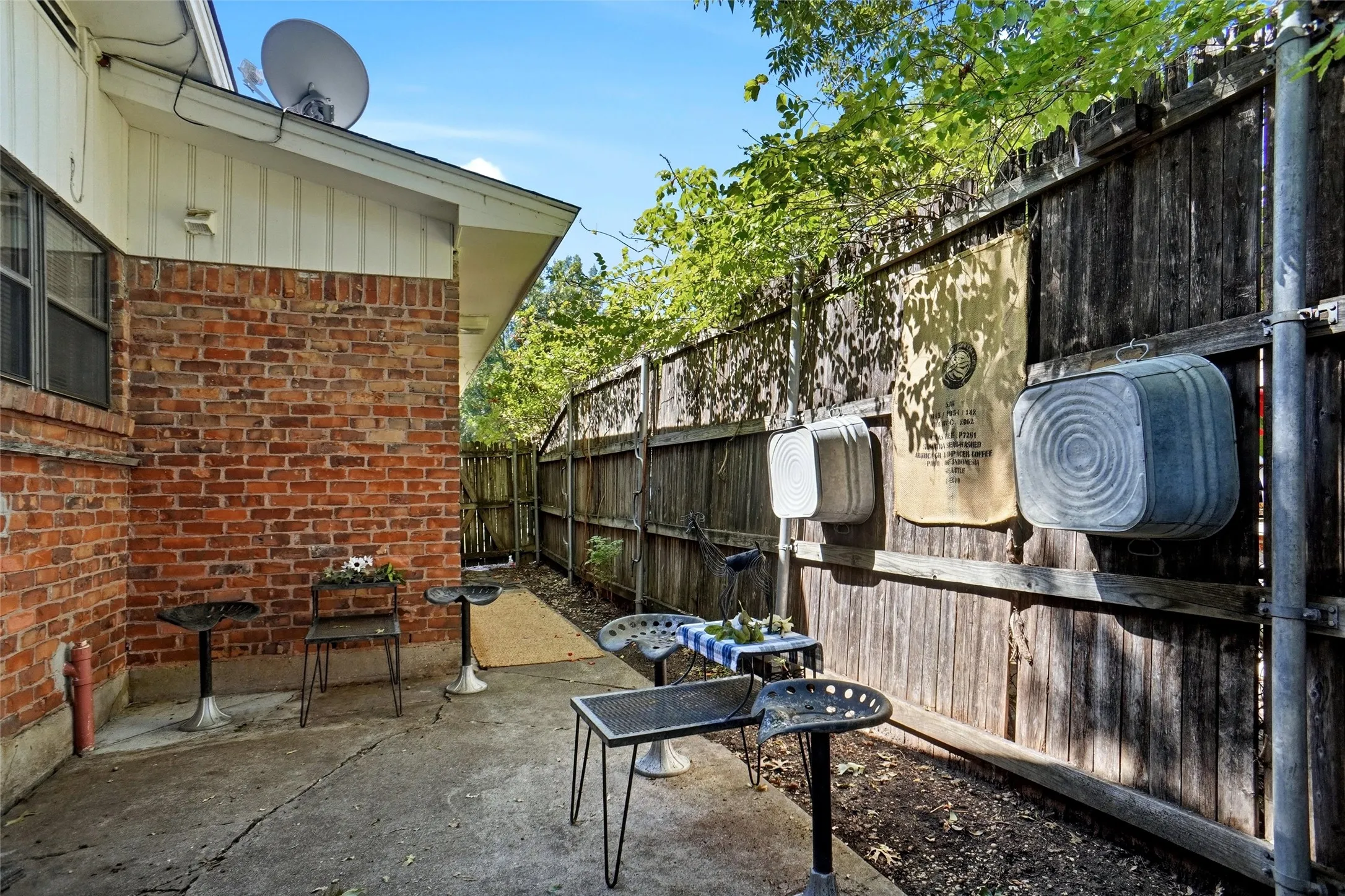 Additional side yard space for outdoor entertaining!