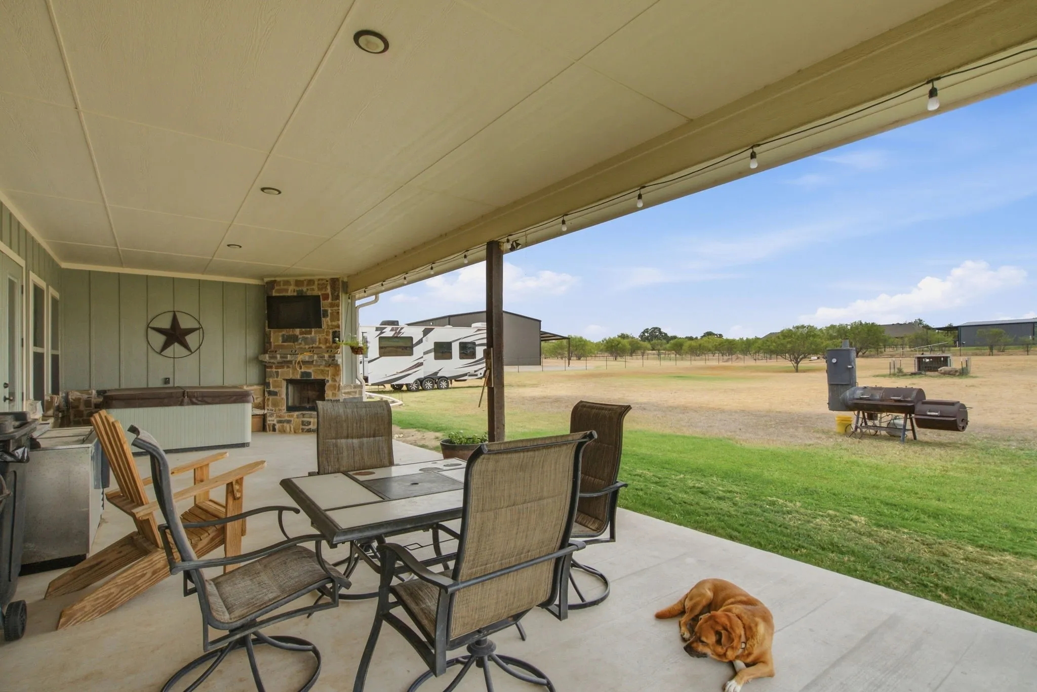 Single Family Residence For Sale in Parker County , 133 Kingston Lane, Weatherford, Texas 76087, 4 Bedroom, 2 Bathroom, 2 Garage spaces, 2,047 Sqft, built in 2020, mls#21396618, Real Estate Agent in Weatherford, Homes For Sale in Parker county, Homes For Sale in Weatherford, Realtor in Weatherford Texas, Real Estate Brokerage Independent Realty Texas, Luminita Cordes Realtor