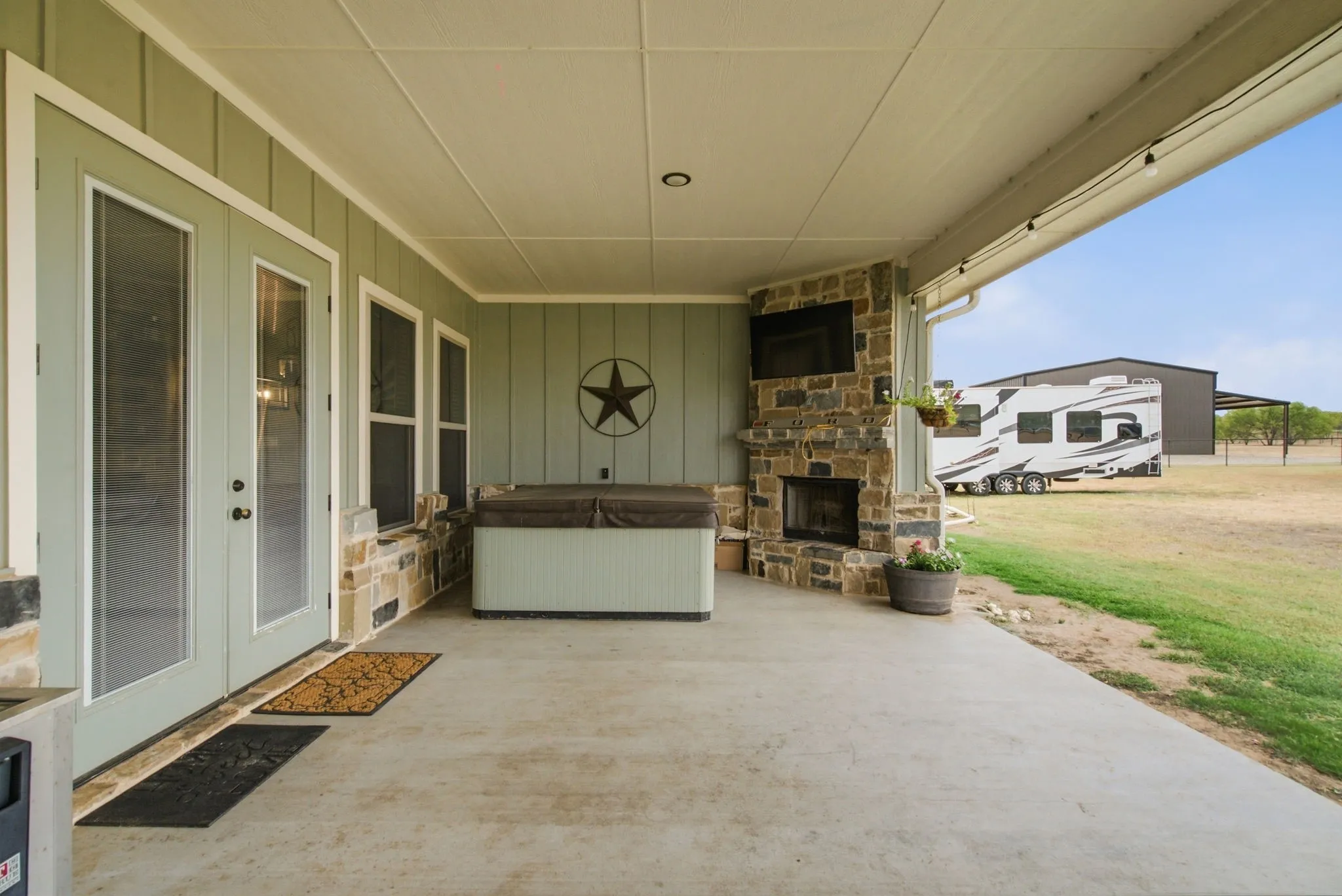 Single Family Residence For Sale in Parker County , 133 Kingston Lane, Weatherford, Texas 76087, 4 Bedroom, 2 Bathroom, 2 Garage spaces, 2,047 Sqft, built in 2020, mls#21396618, Real Estate Agent in Weatherford, Homes For Sale in Parker county, Homes For Sale in Weatherford, Realtor in Weatherford Texas, Real Estate Brokerage Independent Realty Texas, Luminita Cordes Realtor