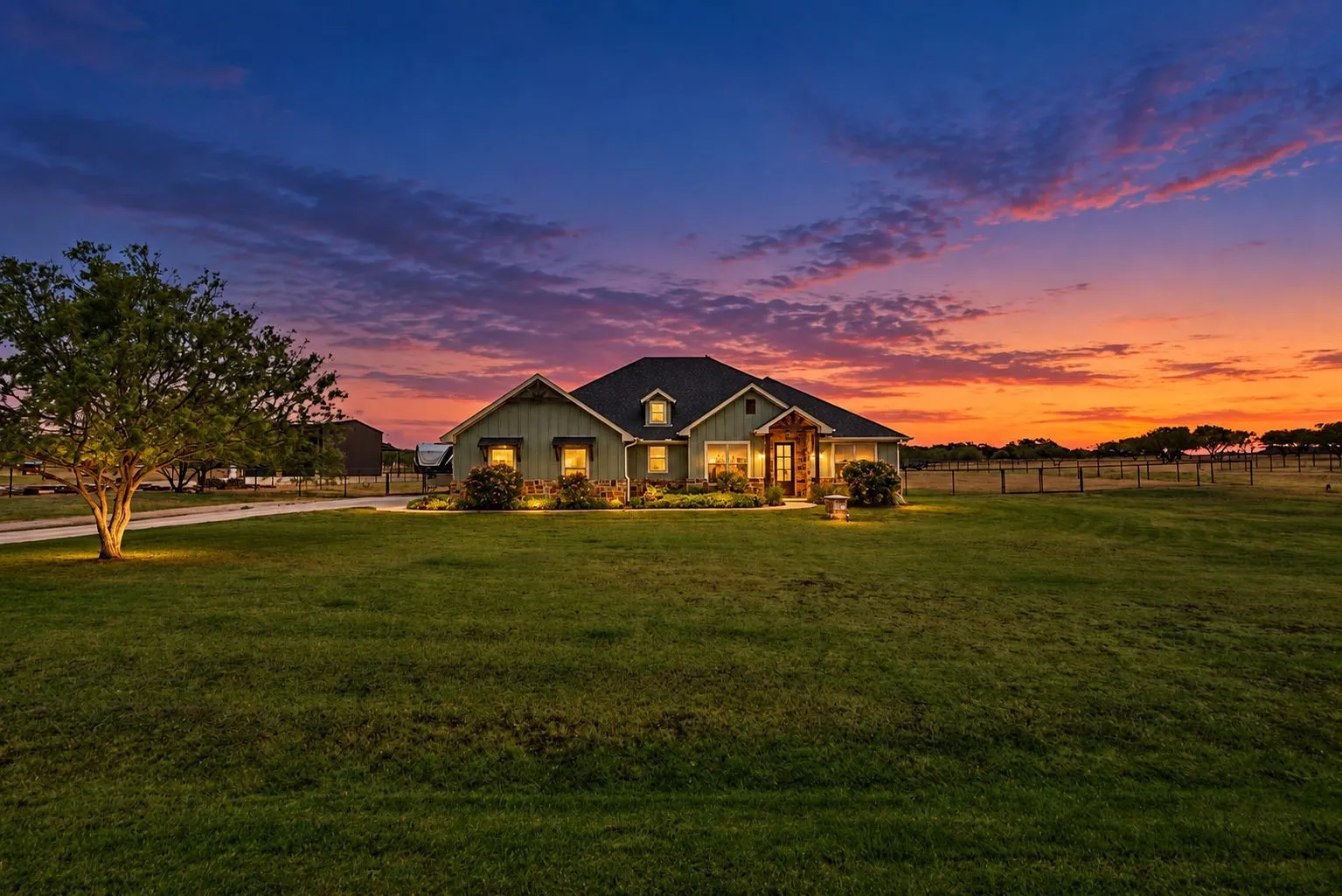 Single Family Residence For Sale in Parker County , 133 Kingston Lane, Weatherford, Texas 76087, 4 Bedroom, 2 Bathroom, 2 Garage spaces, 2,047 Sqft, built in 2020, mls#21396618, Real Estate Agent in Weatherford, Homes For Sale in Parker county, Homes For Sale in Weatherford, Realtor in Weatherford Texas, Real Estate Brokerage Independent Realty Texas, Luminita Cordes Realtor