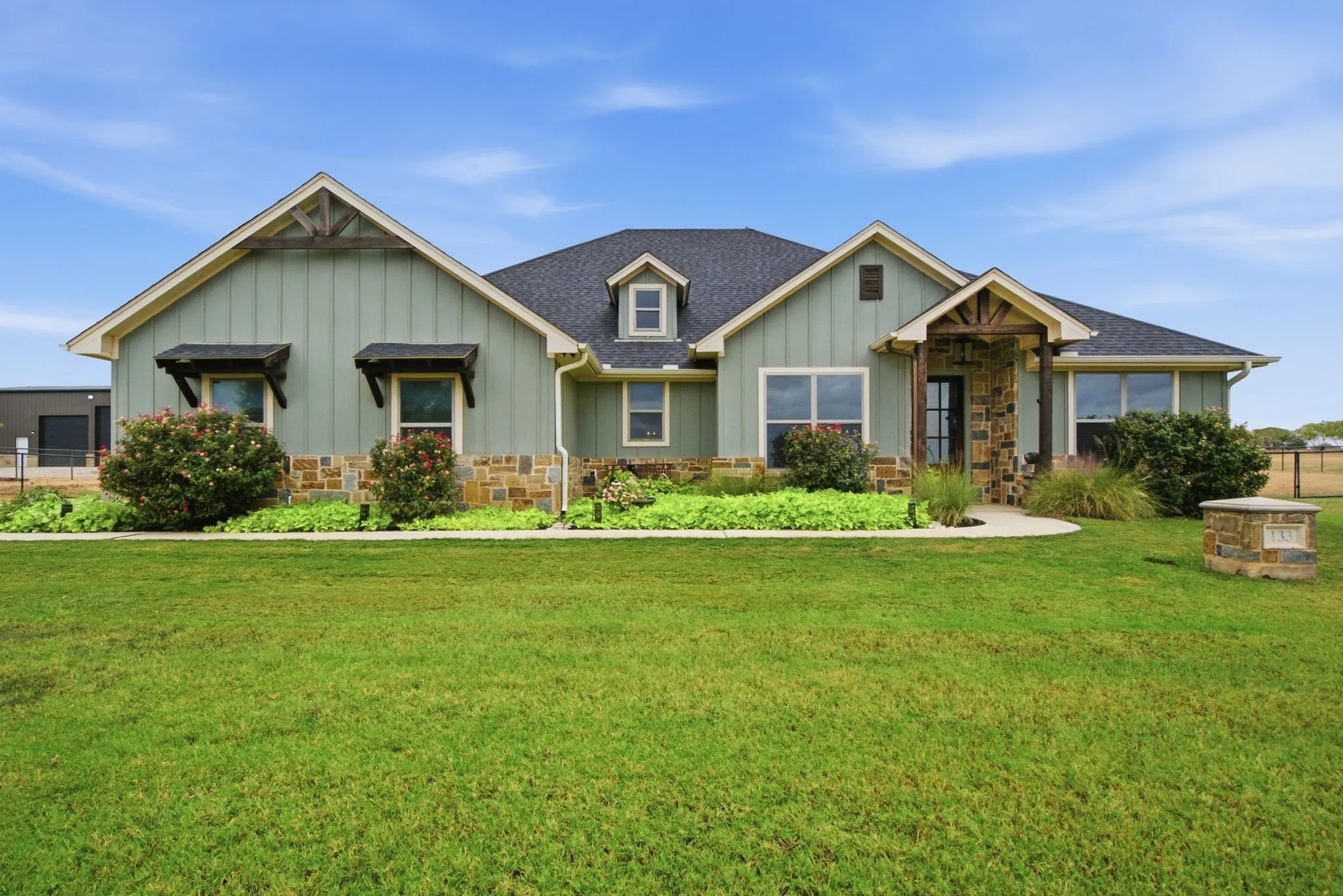 Single Family Residence For Sale in Parker County , 133 Kingston Lane, Weatherford, Texas 76087, 4 Bedroom, 2 Bathroom, 2 Garage spaces, 2,047 Sqft, built in 2020, mls#21396618, Real Estate Agent in Weatherford, Homes For Sale in Parker county, Homes For Sale in Weatherford, Realtor in Weatherford Texas, Real Estate Brokerage Independent Realty Texas, Luminita Cordes Realtor