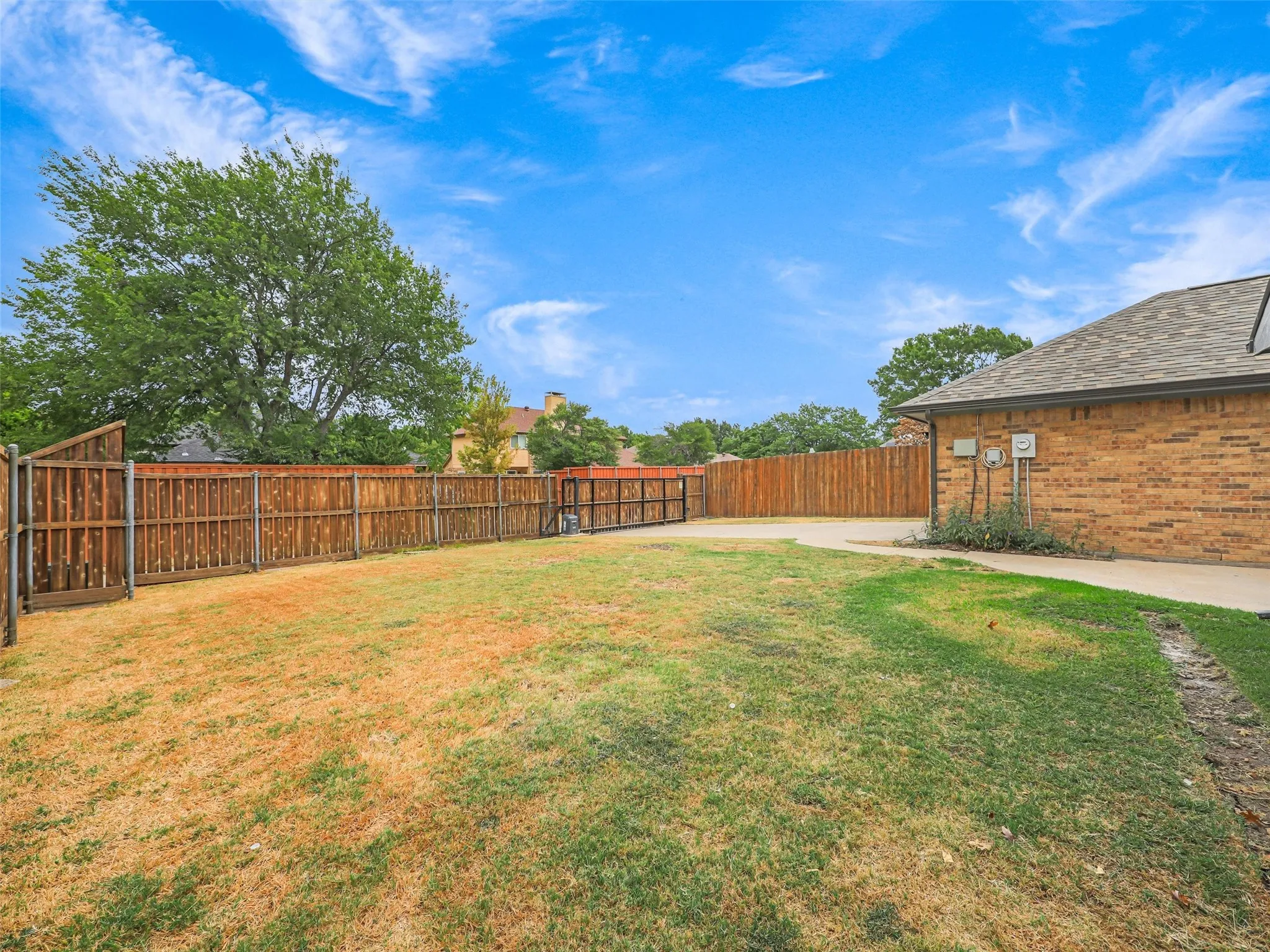 Single Family Residence For Sale in Dallas County , 2409 Hedgeway Circle, Garland, Texas 75044, 3 Bedroom, 2 Bathroom, 2 Garage spaces, 1,722 Sqft, built in 1987, mls#21395262, Real Estate Agent in Garland, Homes For Sale in Dallas county, Homes For Sale in Garland, Realtor in Garland Texas, Real Estate Brokerage Independent Realty Texas, Luminita Cordes Realtor