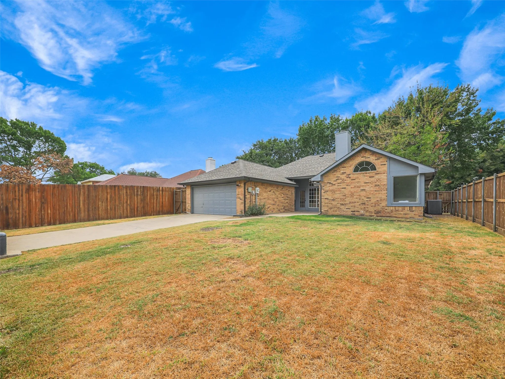 Single Family Residence For Sale in Dallas County , 2409 Hedgeway Circle, Garland, Texas 75044, 3 Bedroom, 2 Bathroom, 2 Garage spaces, 1,722 Sqft, built in 1987, mls#21395262, Real Estate Agent in Garland, Homes For Sale in Dallas county, Homes For Sale in Garland, Realtor in Garland Texas, Real Estate Brokerage Independent Realty Texas, Luminita Cordes Realtor