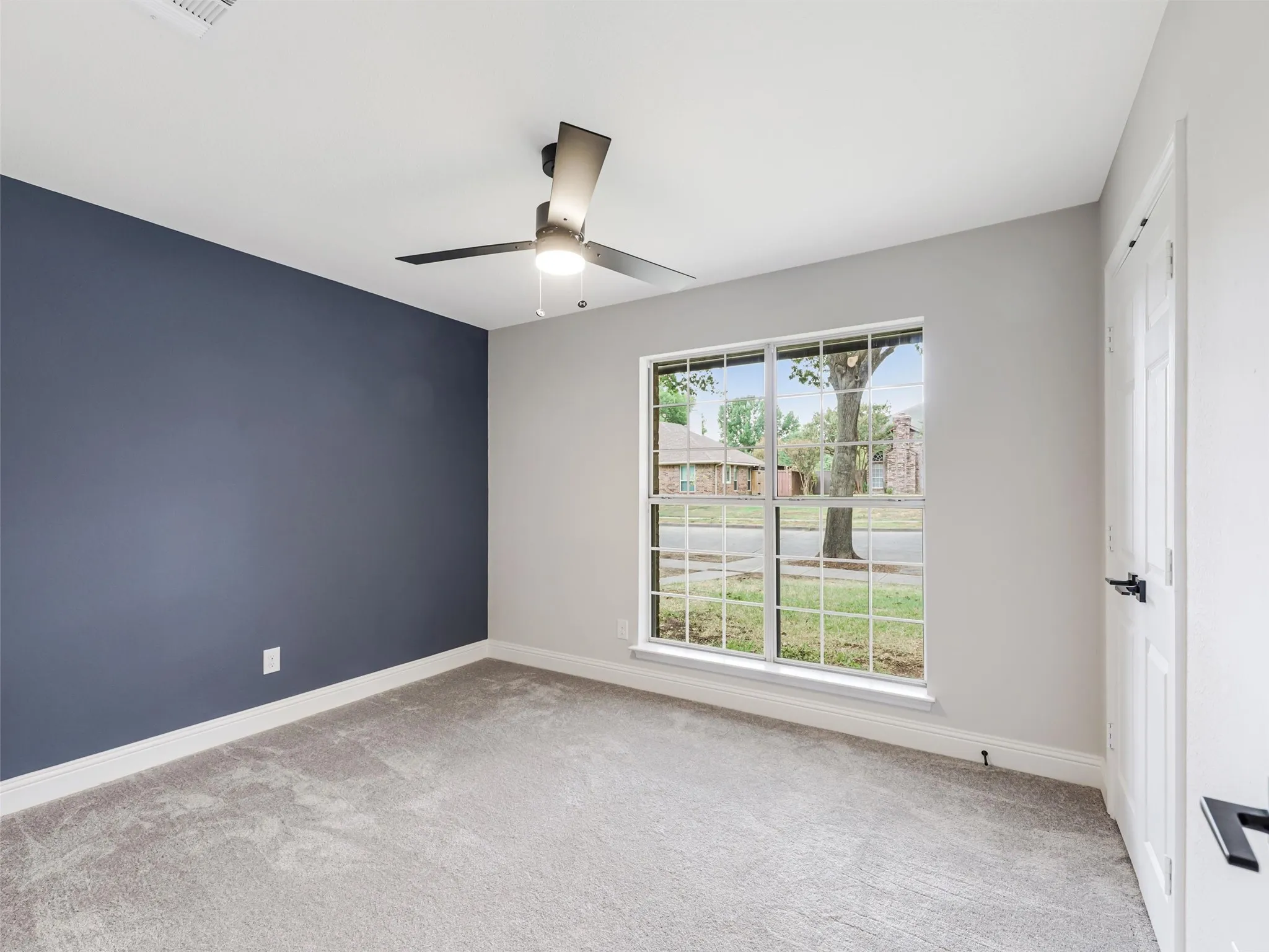 Single Family Residence For Sale in Dallas County , 2409 Hedgeway Circle, Garland, Texas 75044, 3 Bedroom, 2 Bathroom, 2 Garage spaces, 1,722 Sqft, built in 1987, mls#21395262, Real Estate Agent in Garland, Homes For Sale in Dallas county, Homes For Sale in Garland, Realtor in Garland Texas, Real Estate Brokerage Independent Realty Texas, Luminita Cordes Realtor