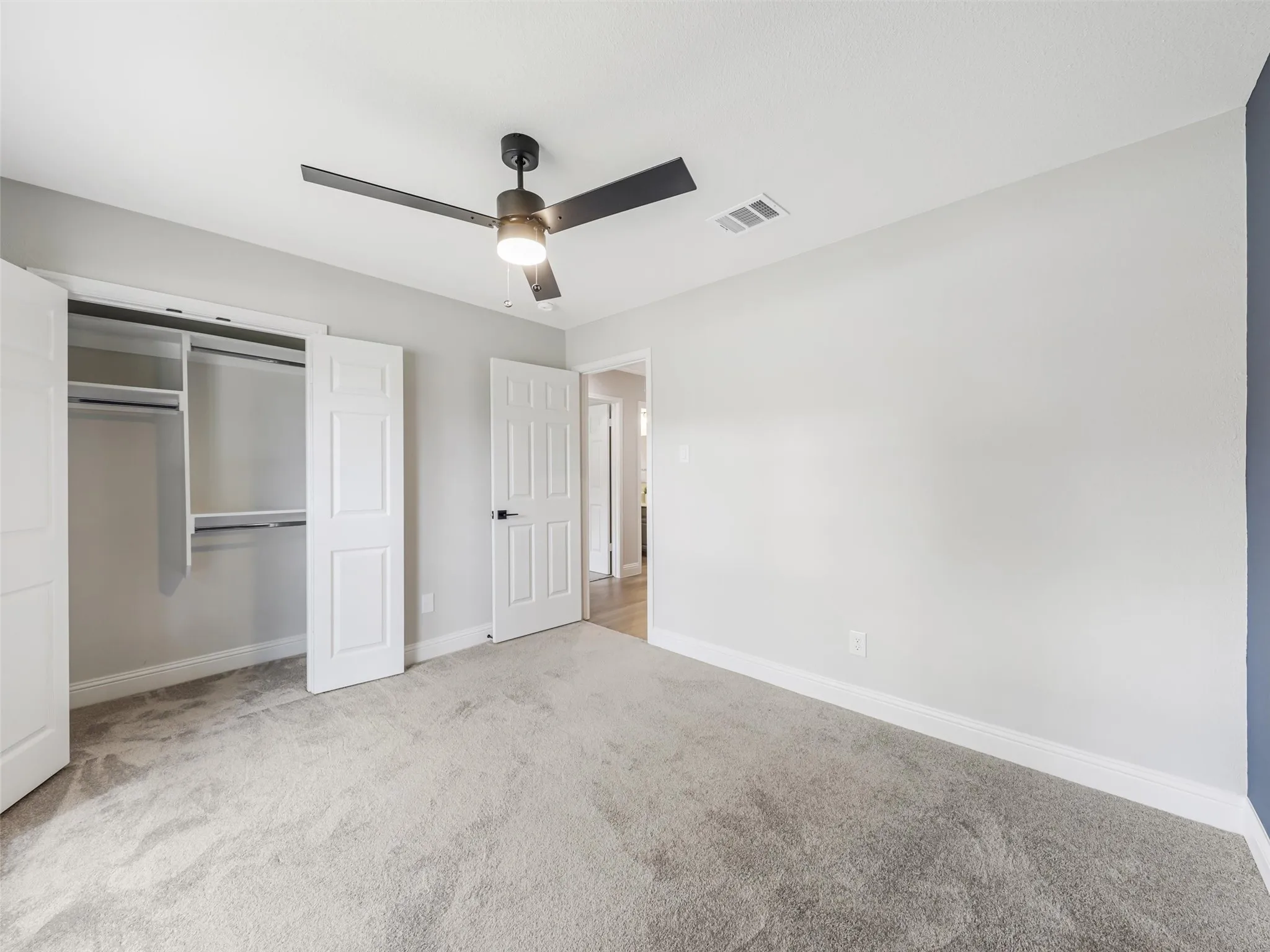 Single Family Residence For Sale in Dallas County , 2409 Hedgeway Circle, Garland, Texas 75044, 3 Bedroom, 2 Bathroom, 2 Garage spaces, 1,722 Sqft, built in 1987, mls#21395262, Real Estate Agent in Garland, Homes For Sale in Dallas county, Homes For Sale in Garland, Realtor in Garland Texas, Real Estate Brokerage Independent Realty Texas, Luminita Cordes Realtor