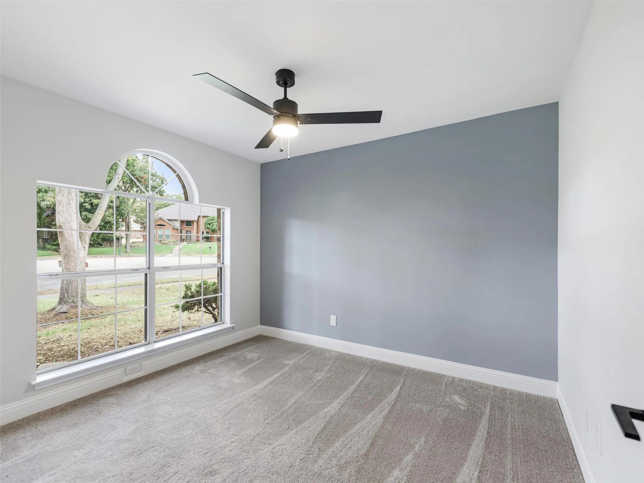 Single Family Residence For Sale in Dallas County , 2409 Hedgeway Circle, Garland, Texas 75044, 3 Bedroom, 2 Bathroom, 2 Garage spaces, 1,722 Sqft, built in 1987, mls#21395262, Real Estate Agent in Garland, Homes For Sale in Dallas county, Homes For Sale in Garland, Realtor in Garland Texas, Real Estate Brokerage Independent Realty Texas, Luminita Cordes Realtor